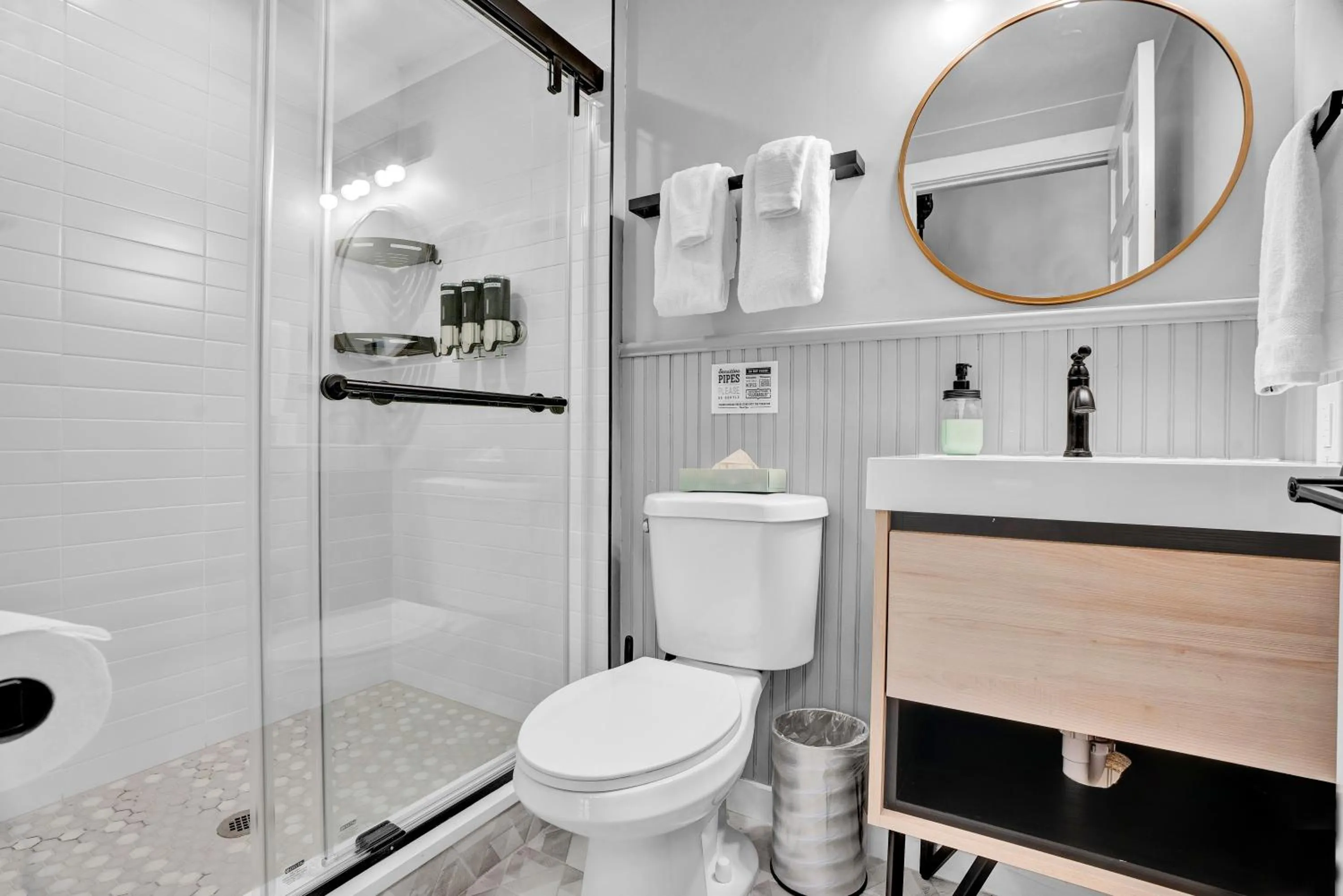 Shower in Chimney Hill Estate Inn