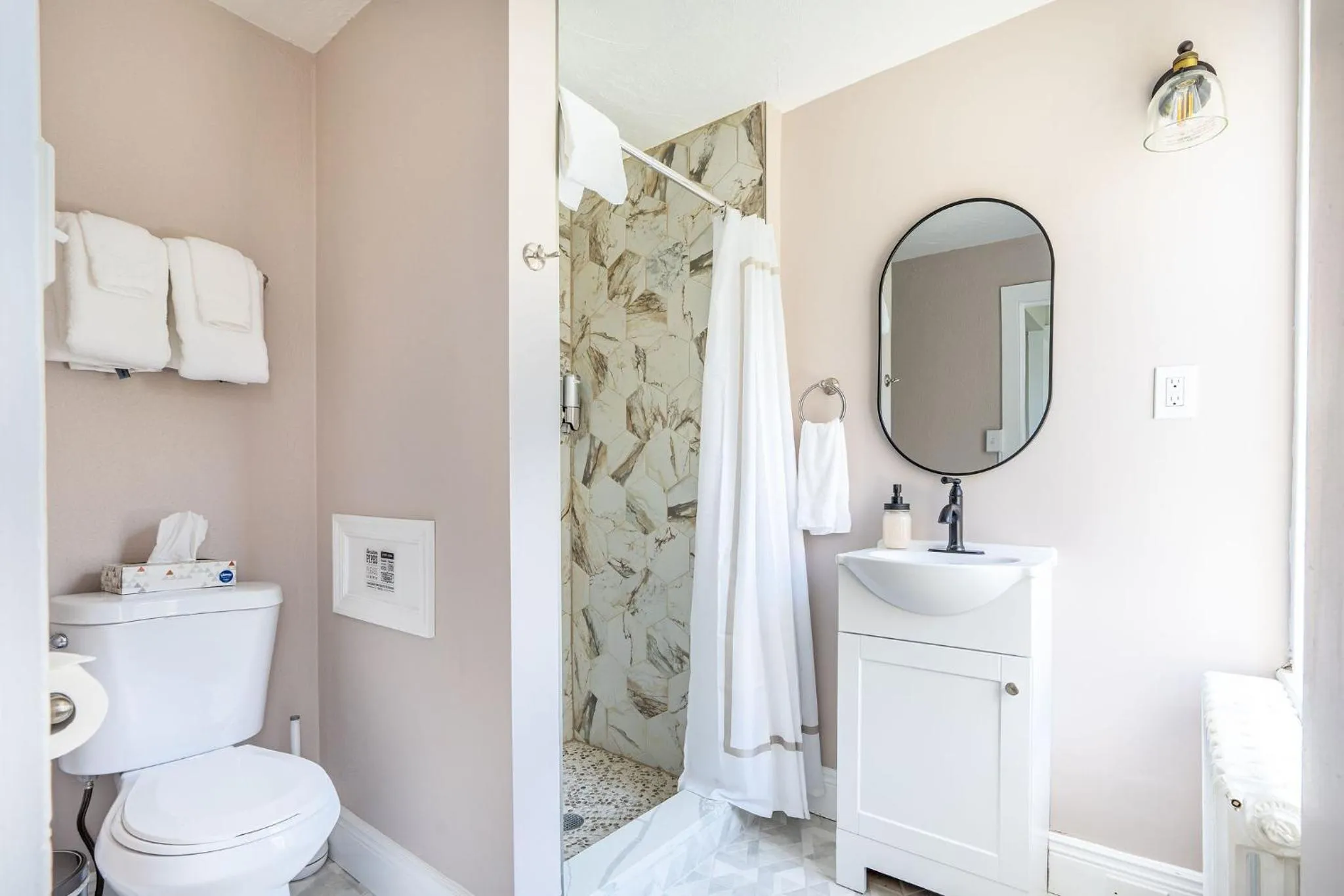 Shower in Chimney Hill Estate Inn