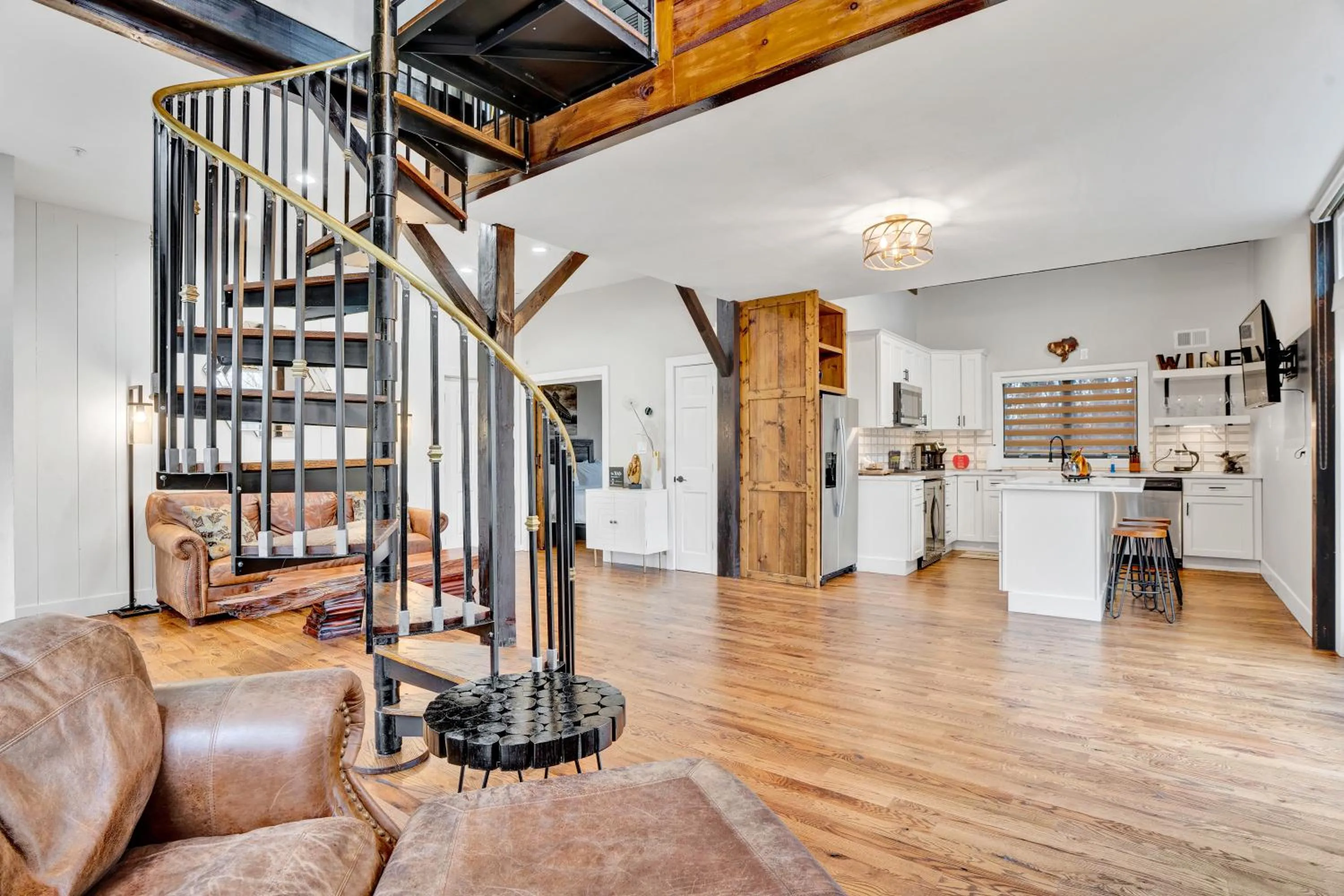 Kitchen or kitchenette in Chimney Hill Estate Inn