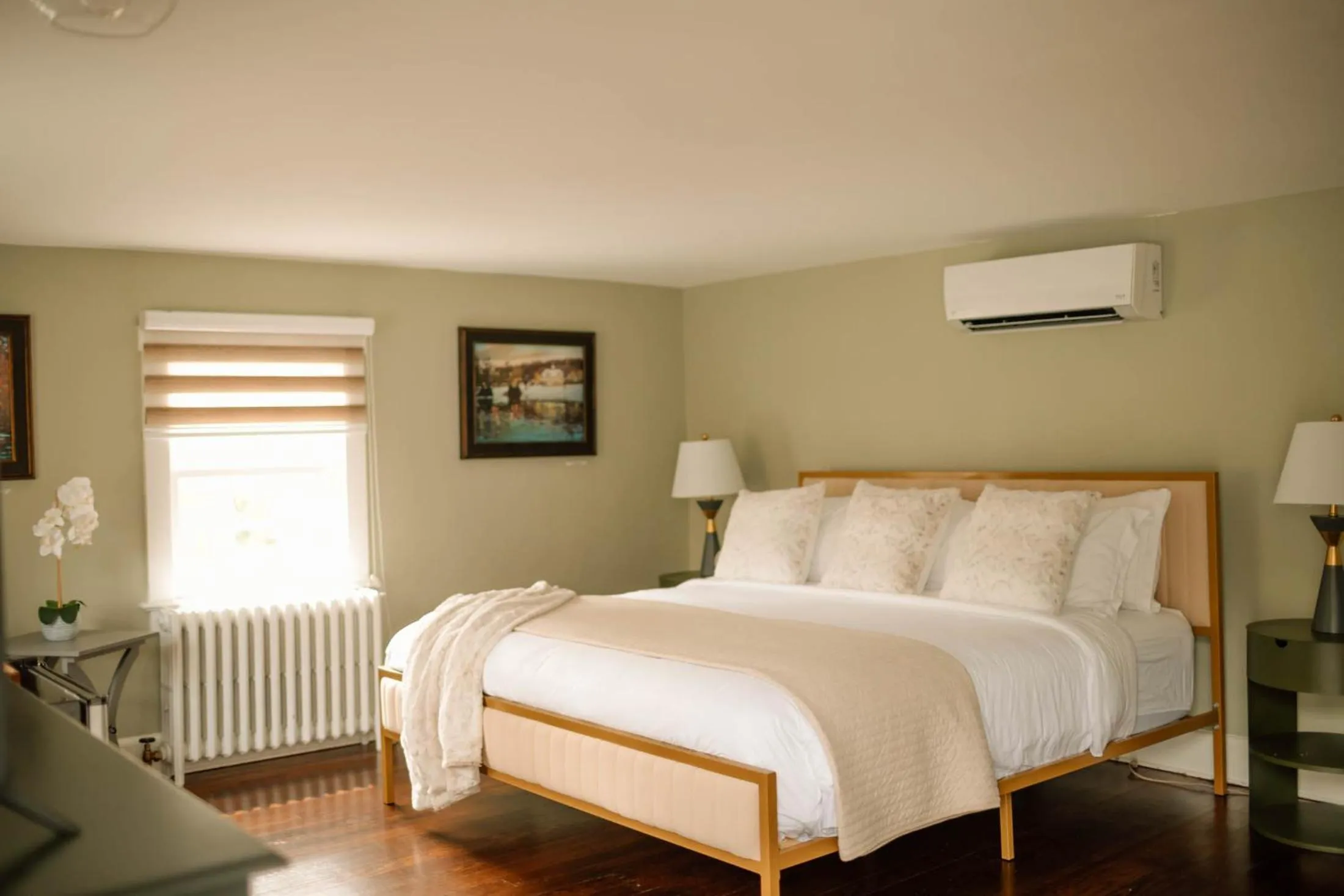 Bed in Chimney Hill Estate Inn