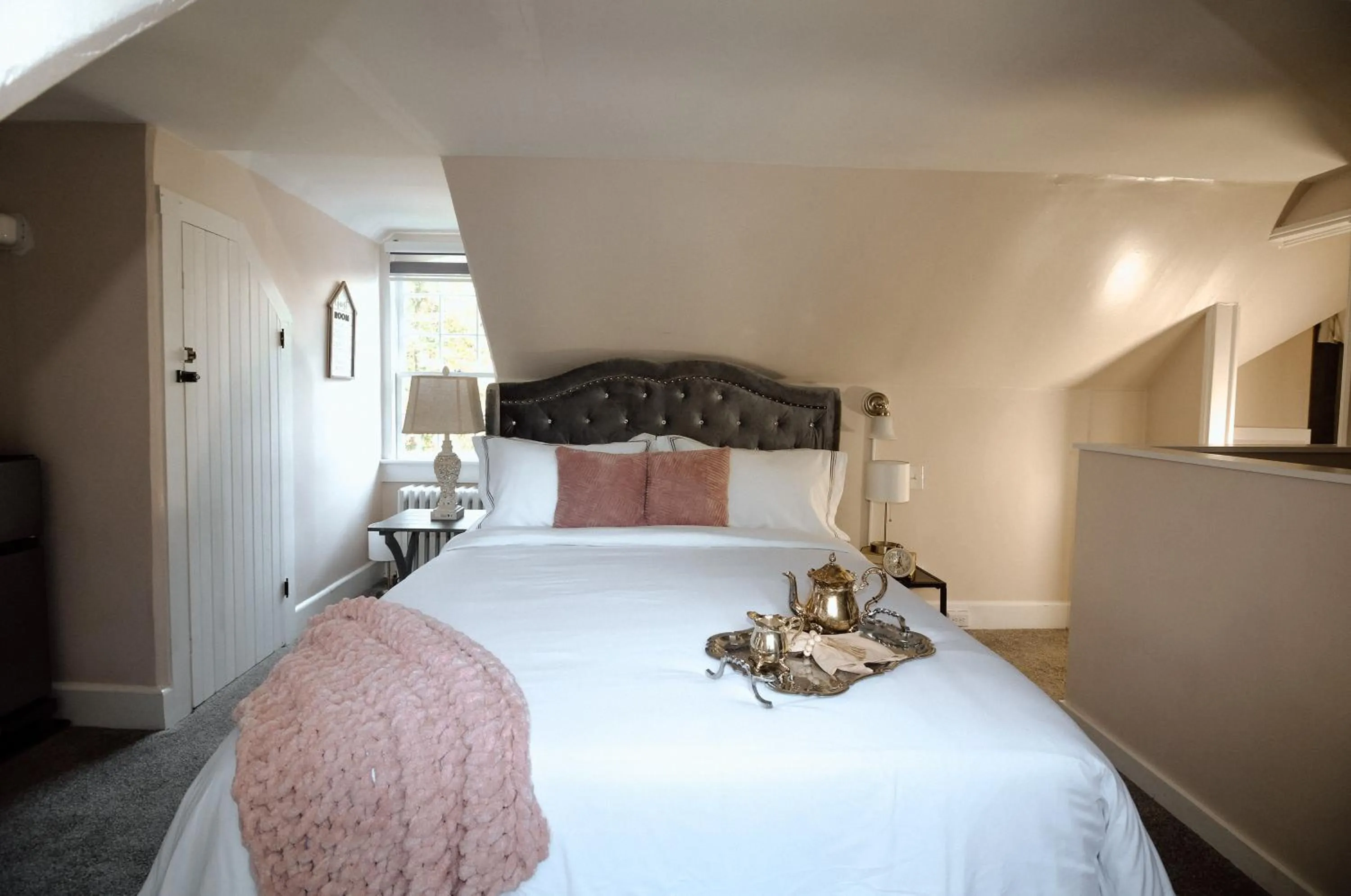 Bed in Chimney Hill Estate Inn