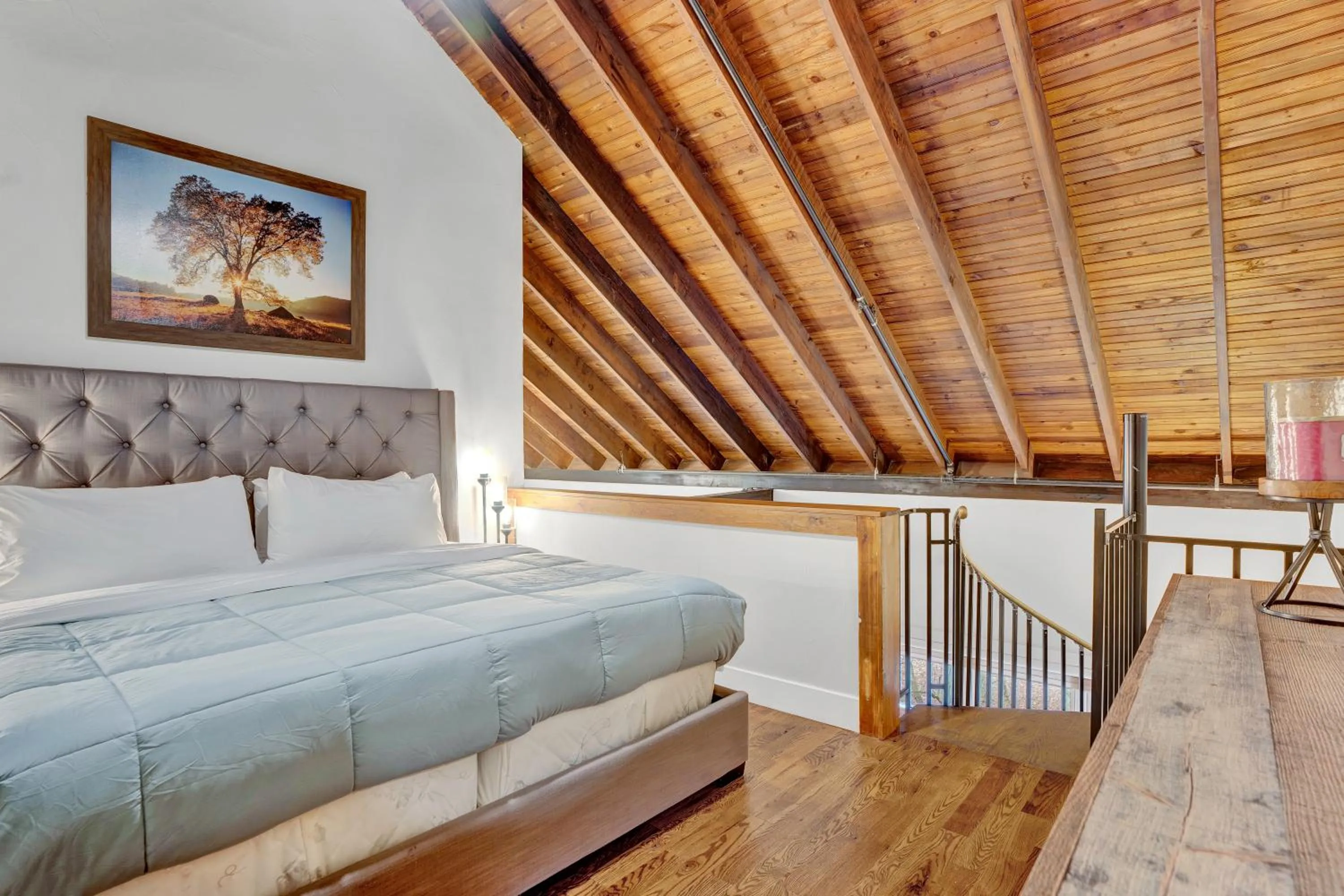 Bed in Chimney Hill Estate Inn