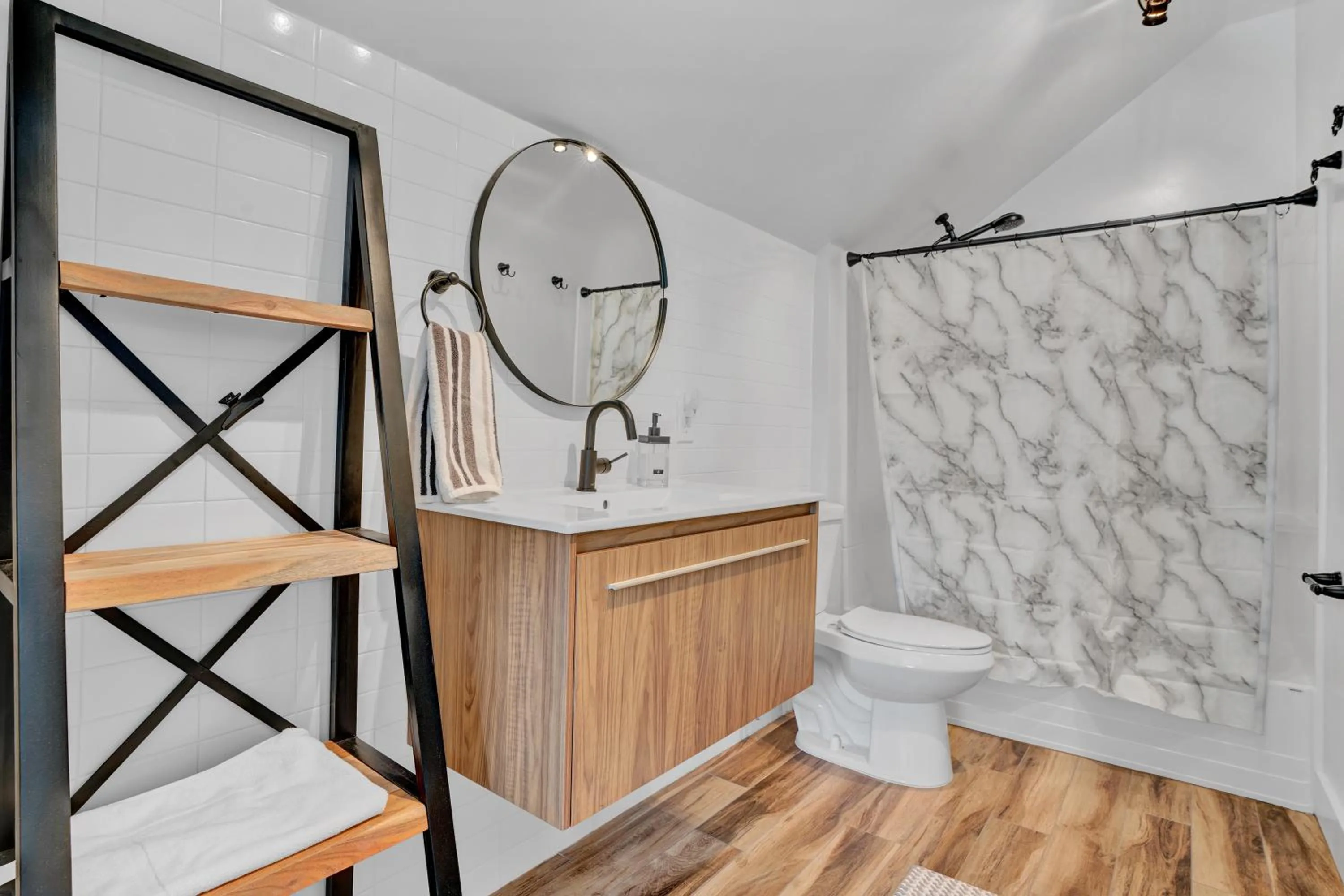 Shower in Chimney Hill Estate Inn