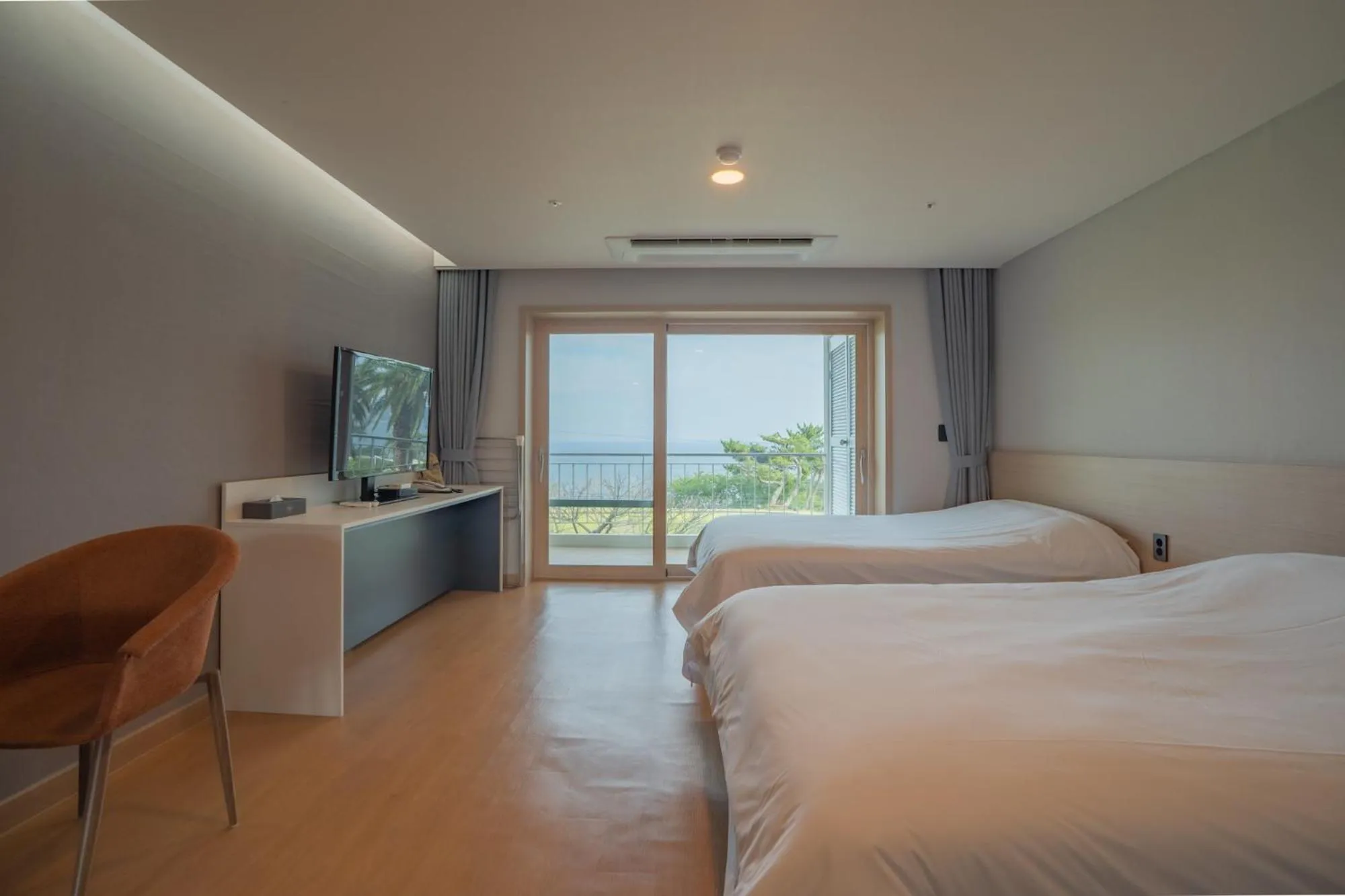 Photo of the whole room, Bed in Seaore Resort