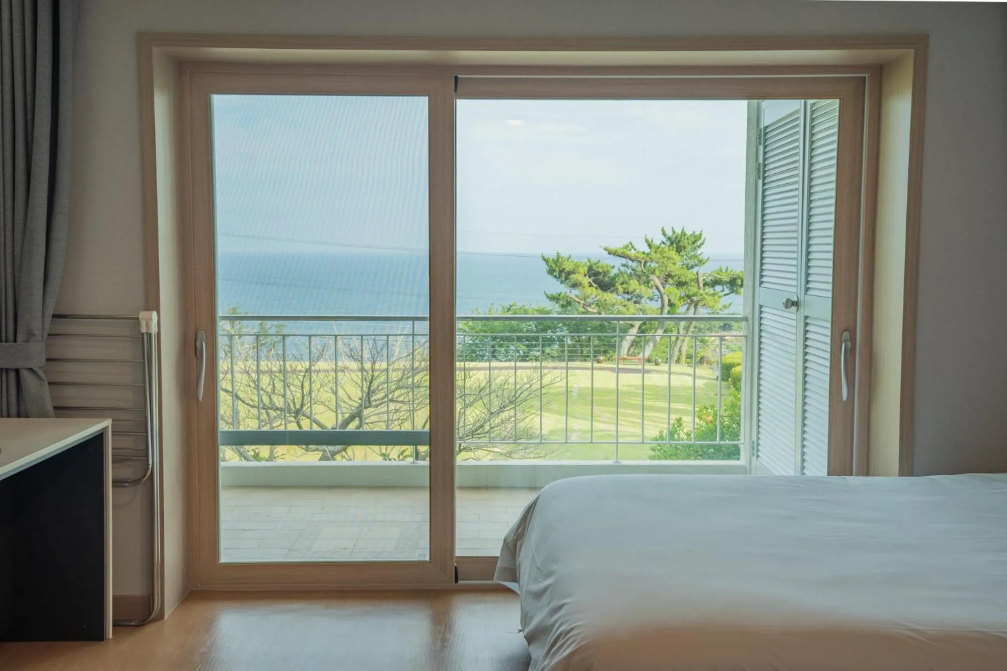 Balcony/Terrace, Bed in Seaore Resort