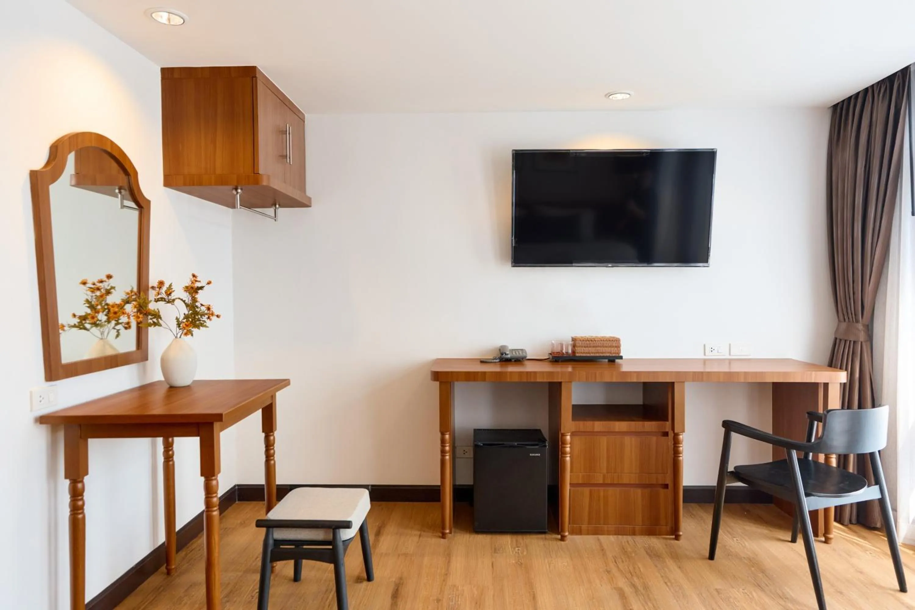 Photo of the whole room in Be Phrasingh Hotel Chiang Mai