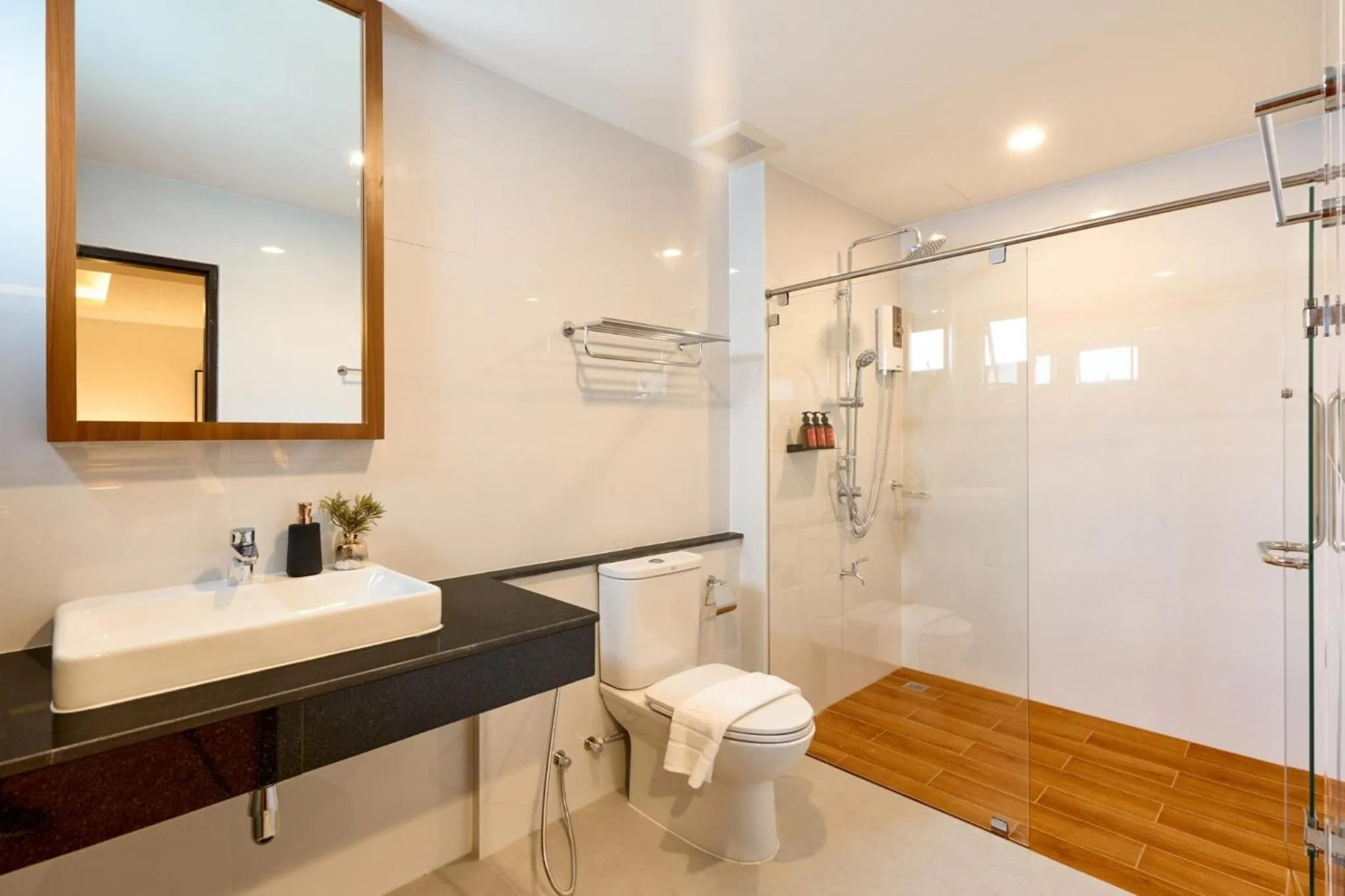 Shower in Be Phrasingh Hotel Chiang Mai