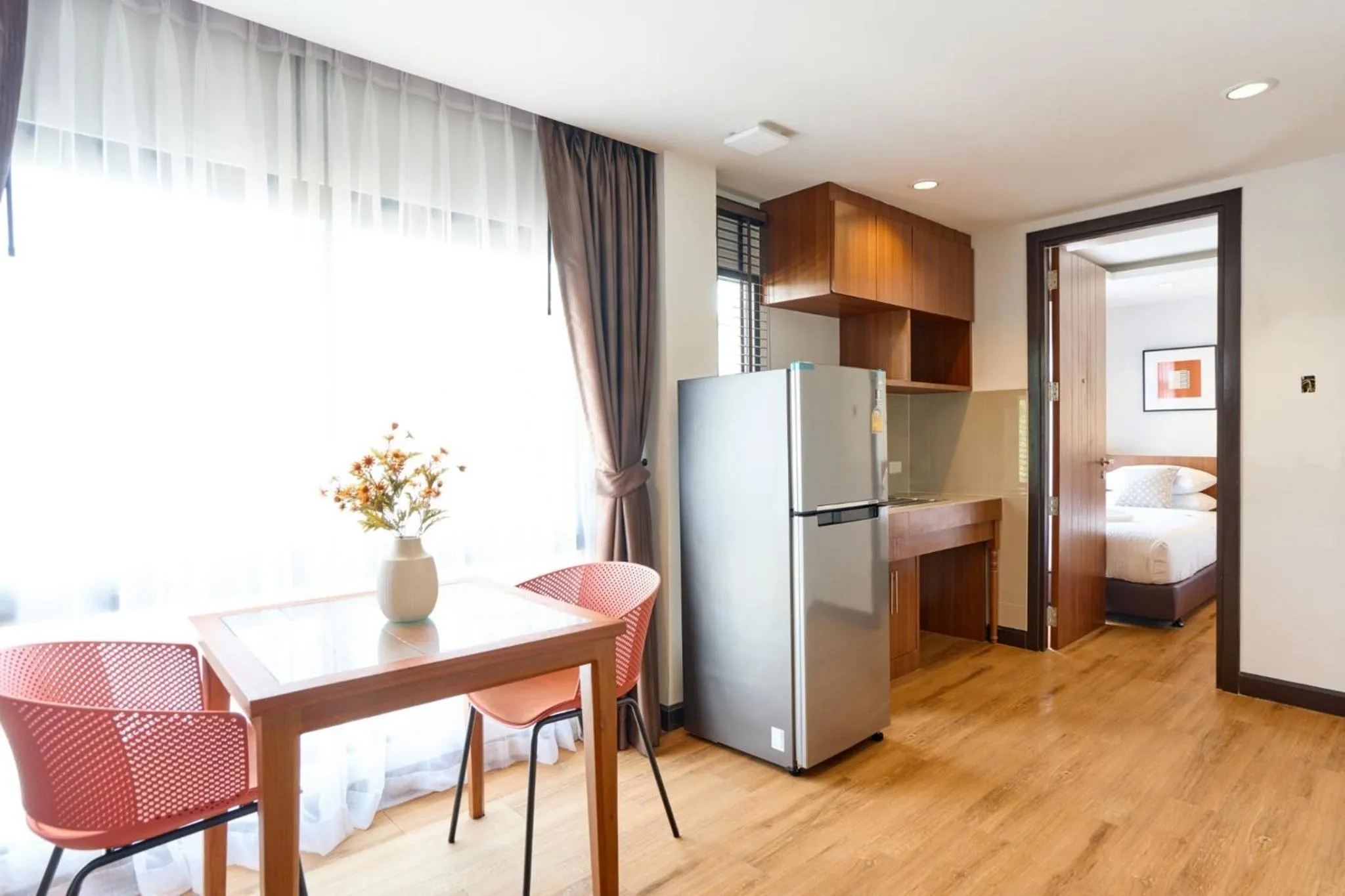 Kitchen or kitchenette, Bed in Be Phrasingh Hotel Chiang Mai