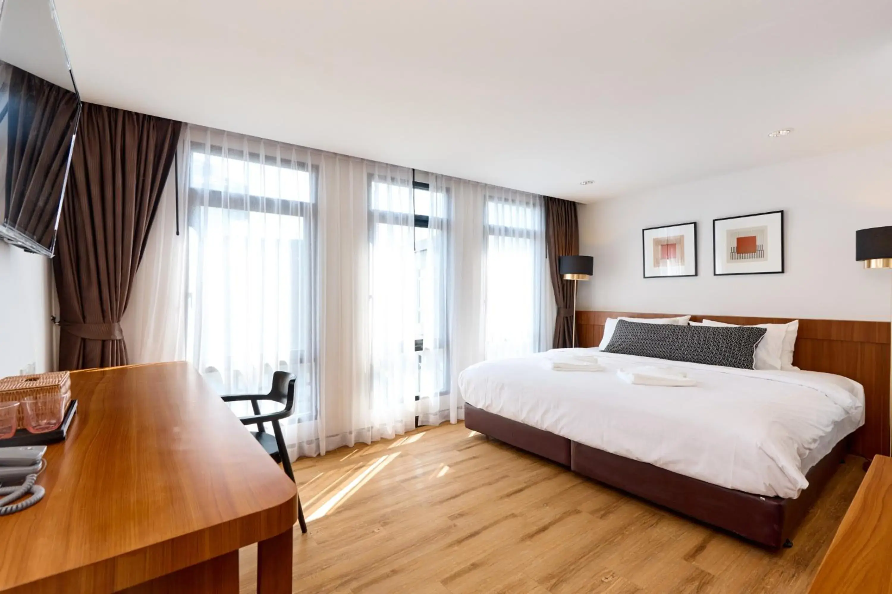 Deluxe Double Room with Bath in Be Phrasingh Hotel Chiang Mai Deluxe Double Room with Bath in Be Phrasingh Hotel Chiang Mai