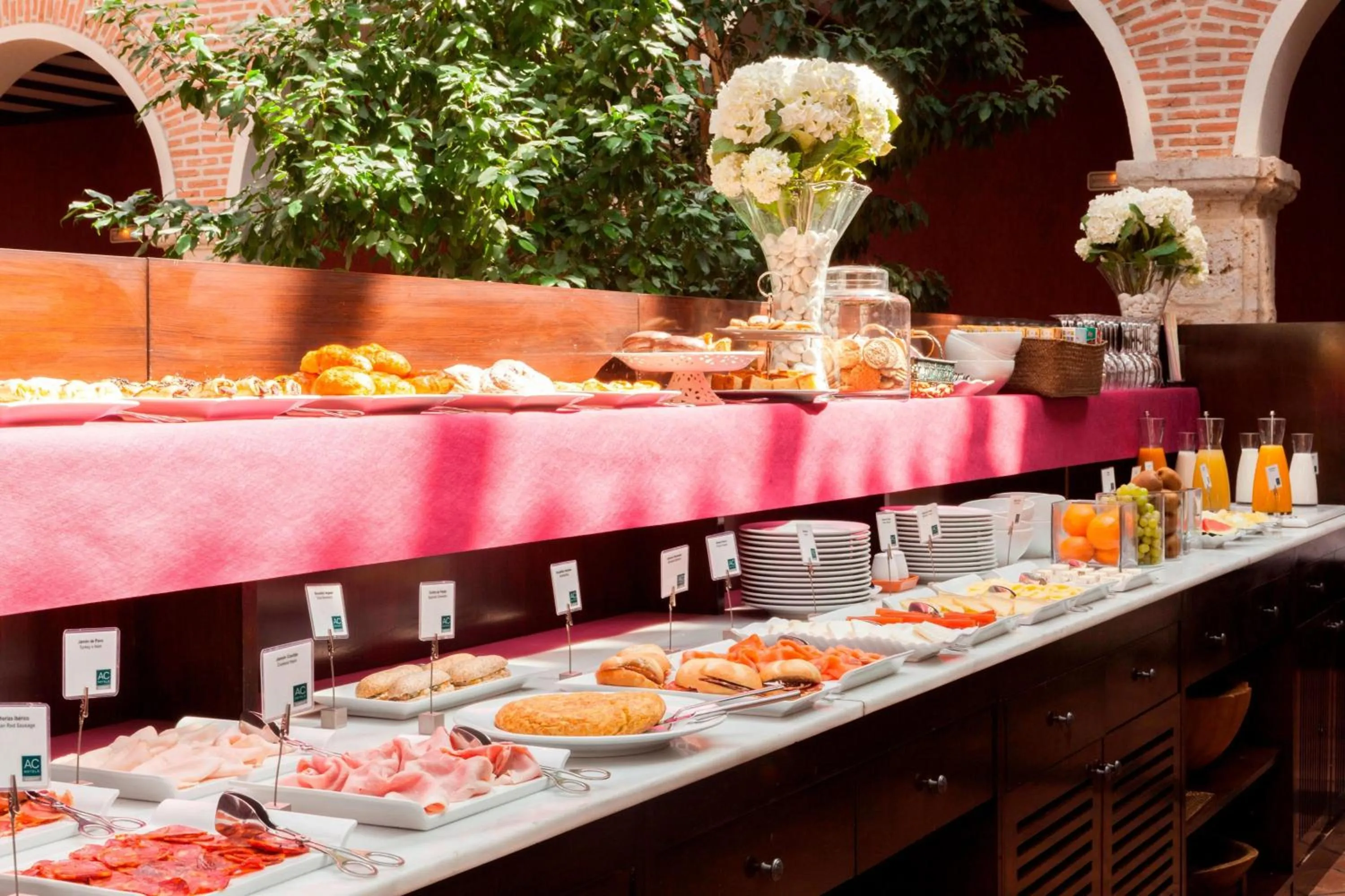 Breakfast in AC Hotel Palacio de Santa Ana by Marriott