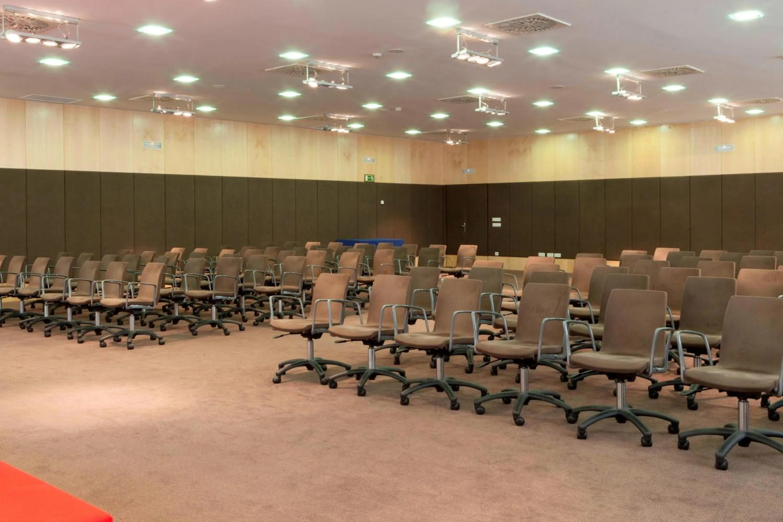 Meeting/conference room in AC Hotel Palacio de Santa Ana by Marriott