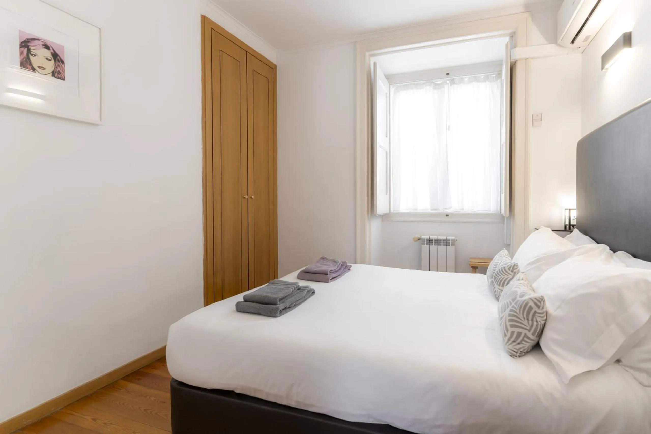 Bed in LV Premier Apartments Baixa- PR