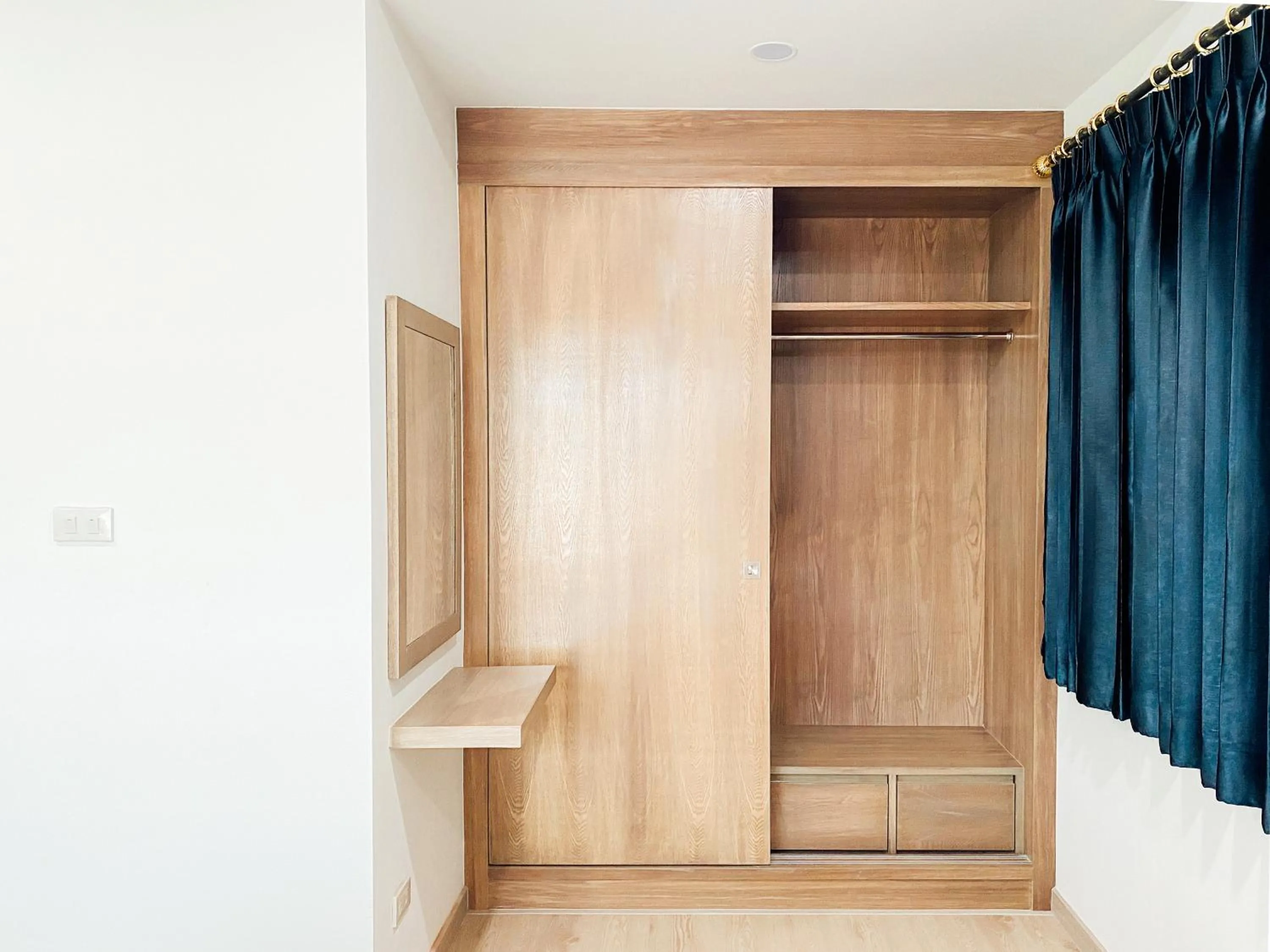 wardrobe in GP House Bangkok - Sukhumvit Onnut BTS Skytrain