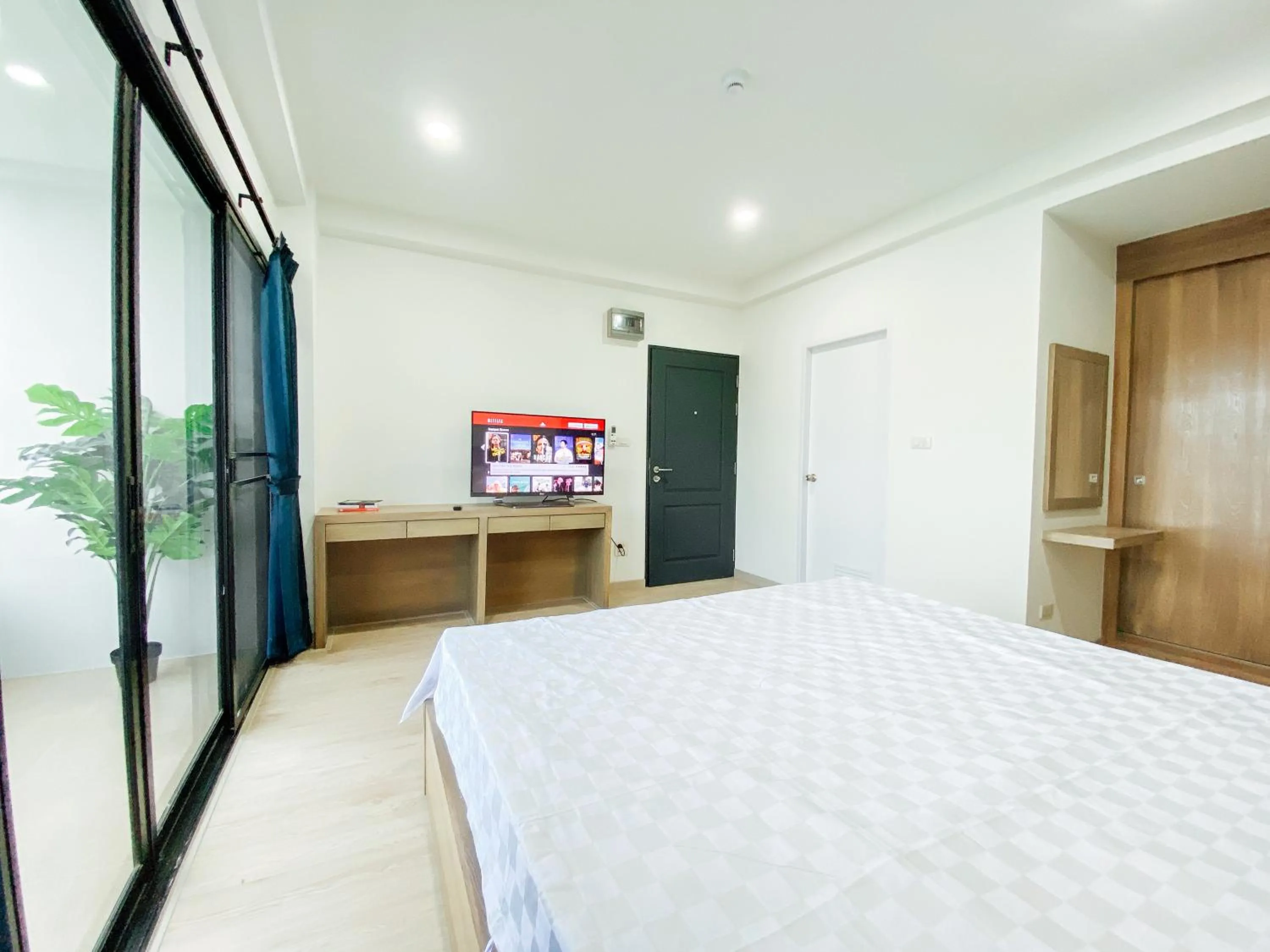 Photo of the whole room, Bed in GP House Bangkok - Sukhumvit Onnut BTS Skytrain