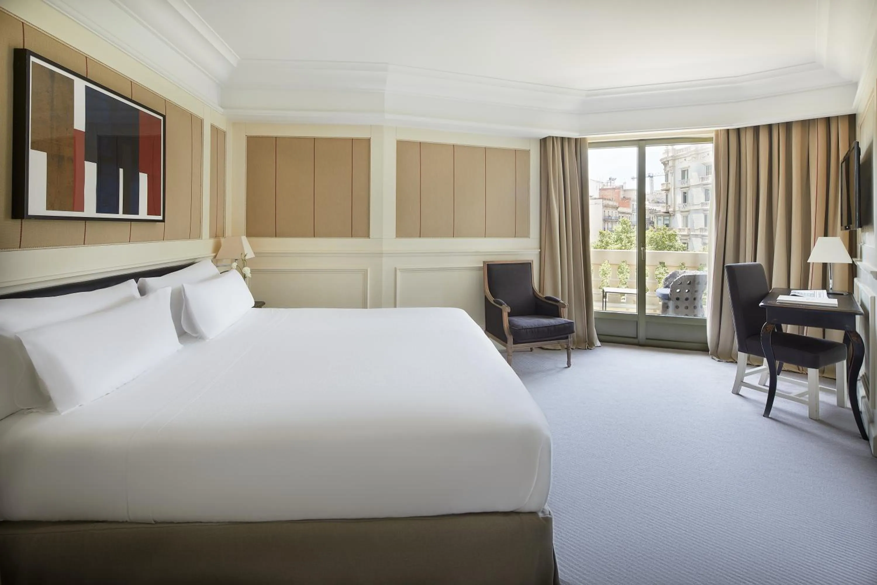 Photo of the whole room, Bed in Majestic Hotel & Spa Barcelona GL