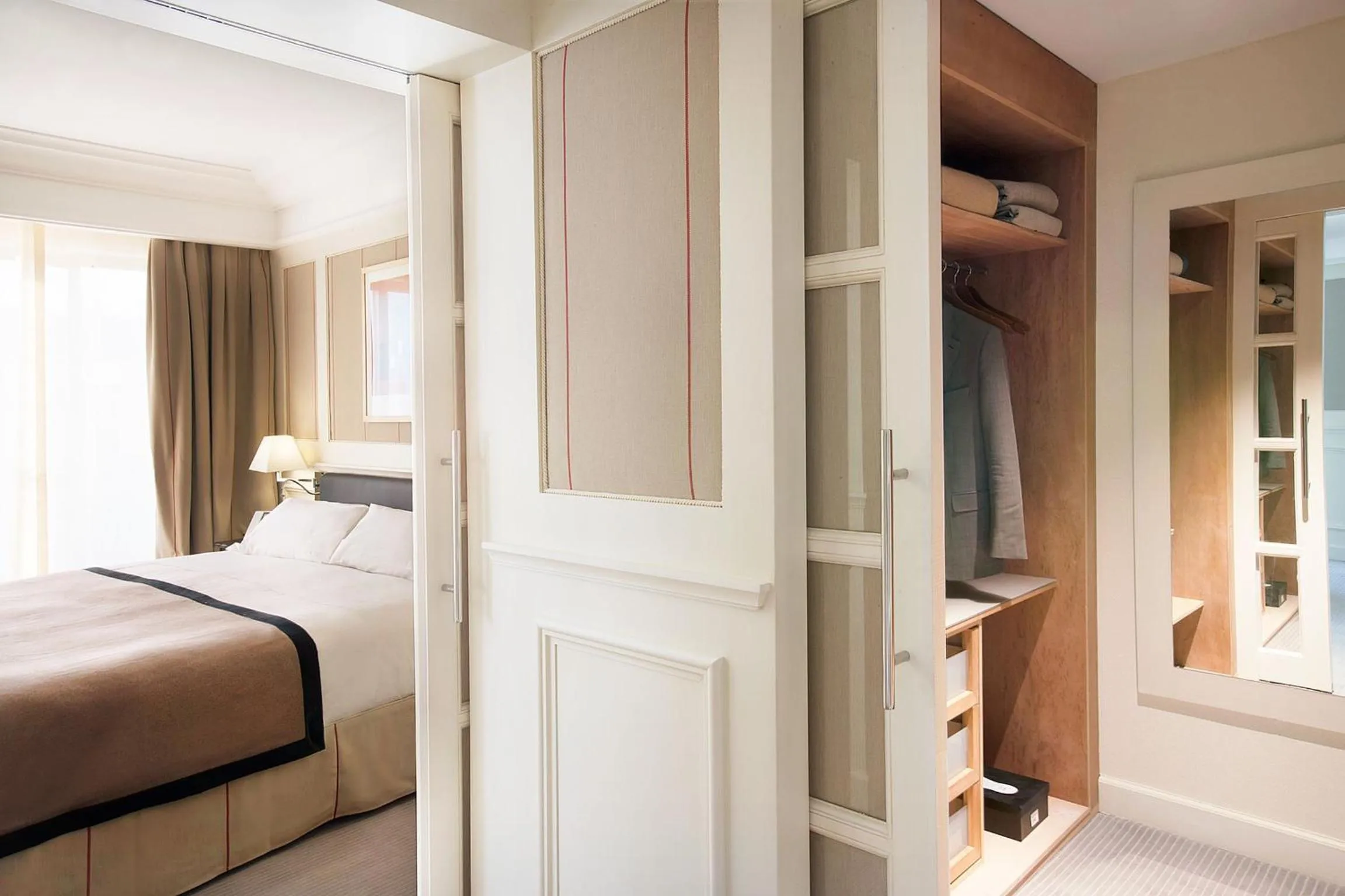 Photo of the whole room, Bed in Majestic Hotel & Spa Barcelona GL