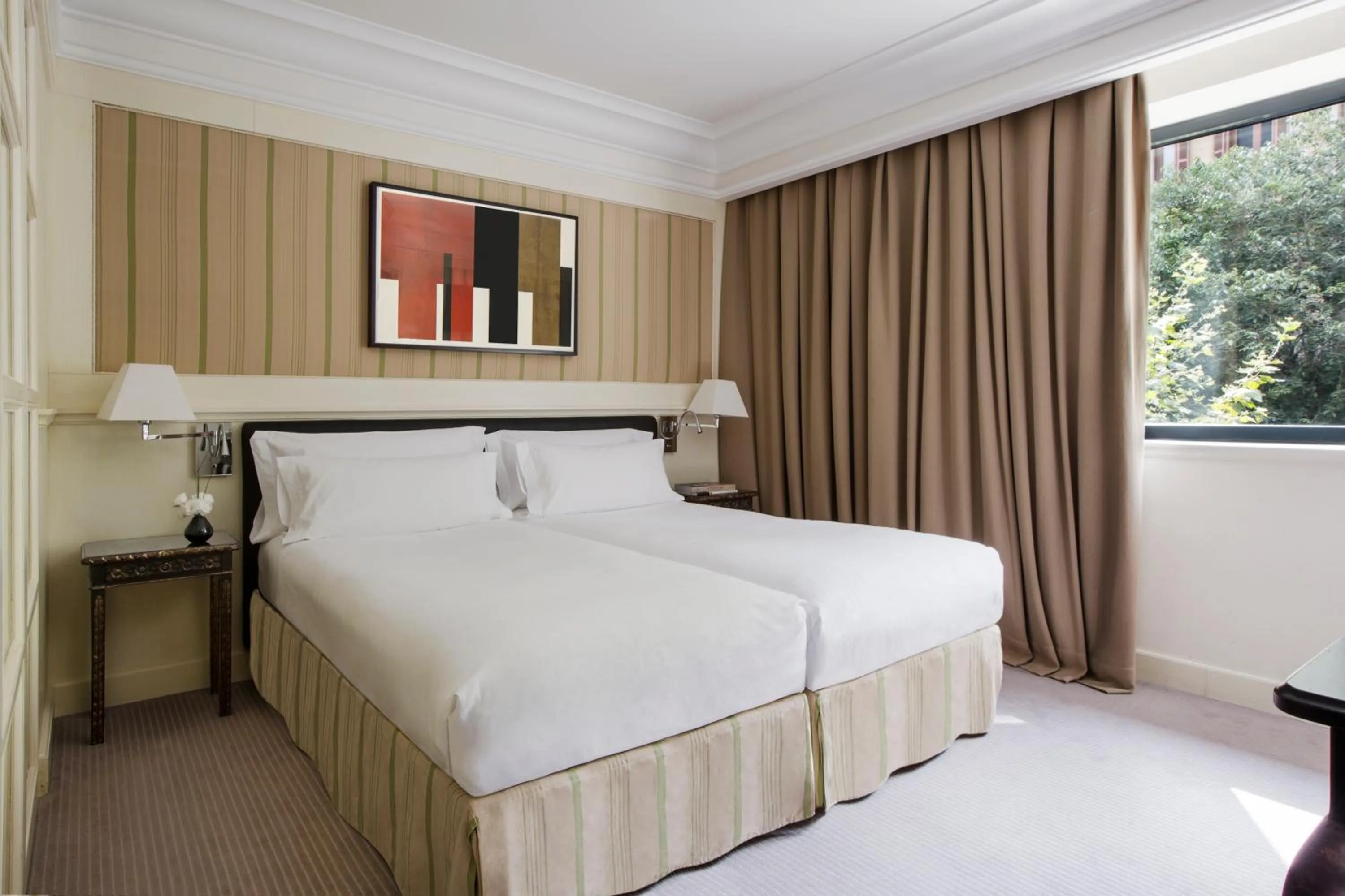 Bed in Majestic Hotel & Spa Barcelona GL