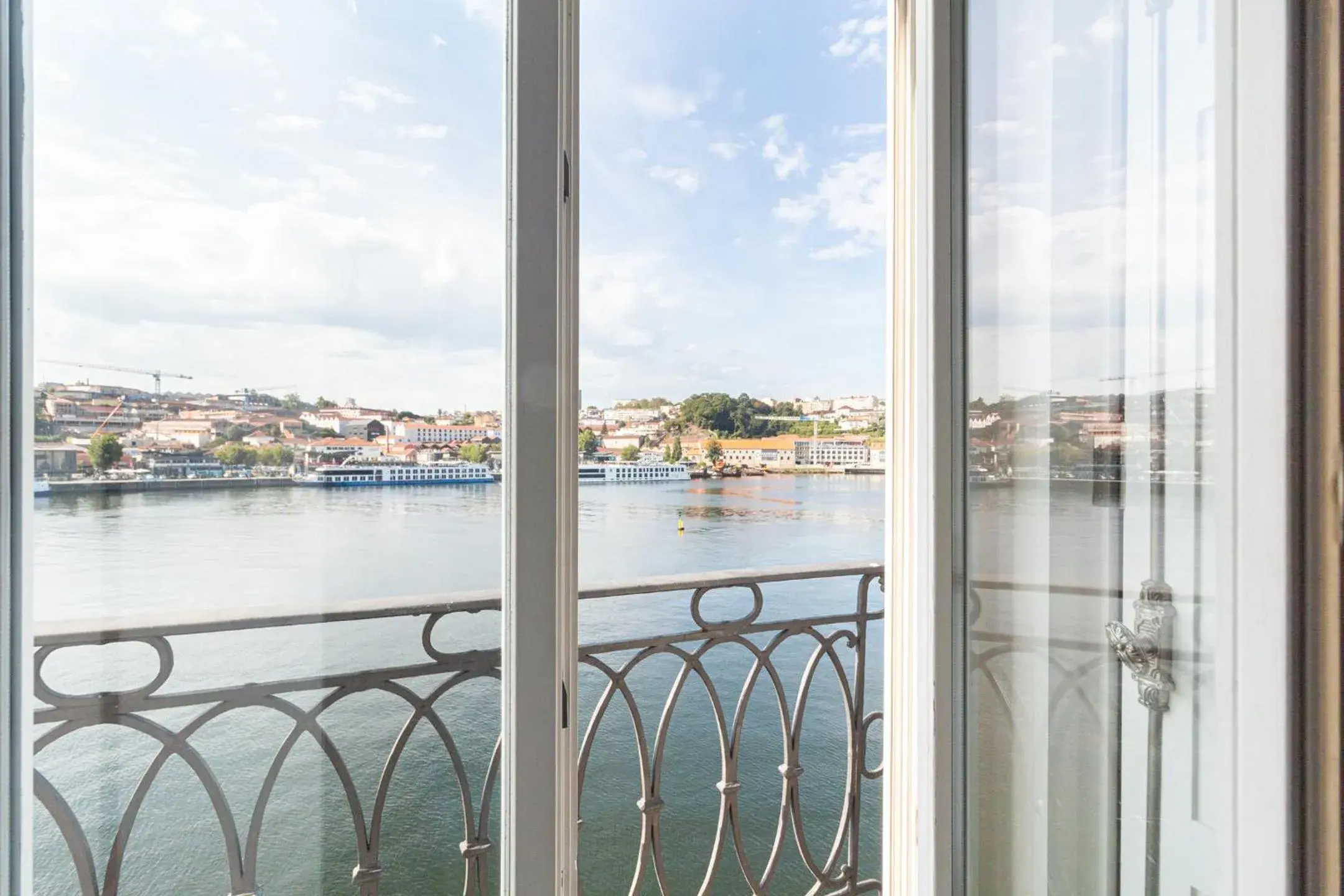 Superior Room with River View in 1872 River House by Olivia Superior Room with River View in 1872 River House by Olivia