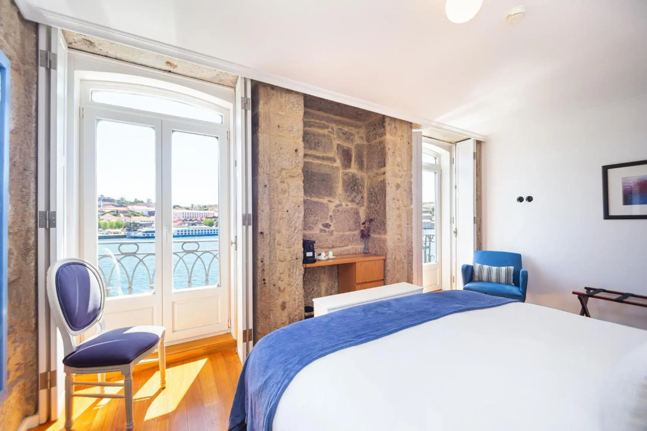 Superior Room with River view in 1872 River House by Olivia Superior Room with River view in 1872 River House by Olivia