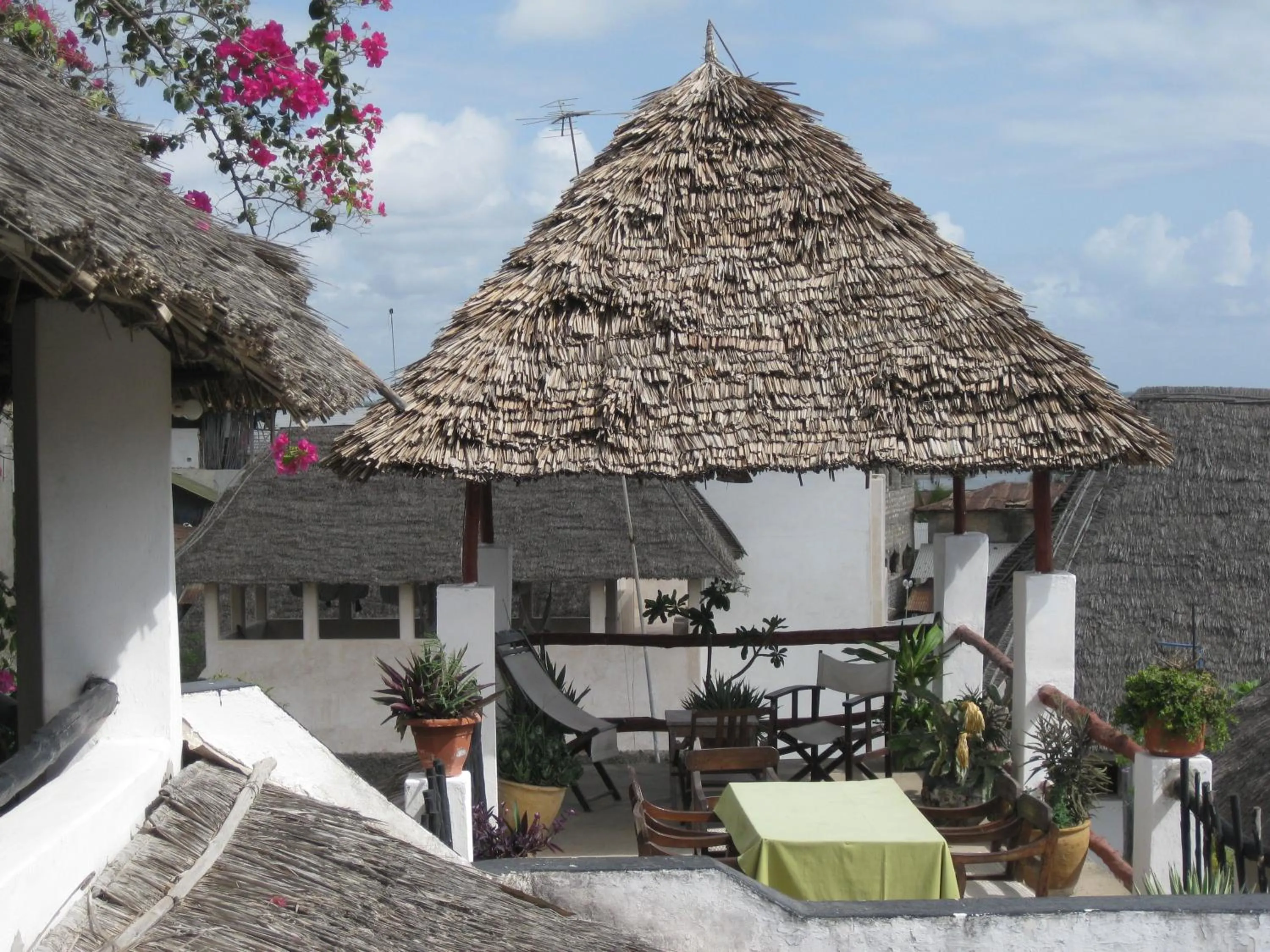 Restaurant/places to eat in Jannat House