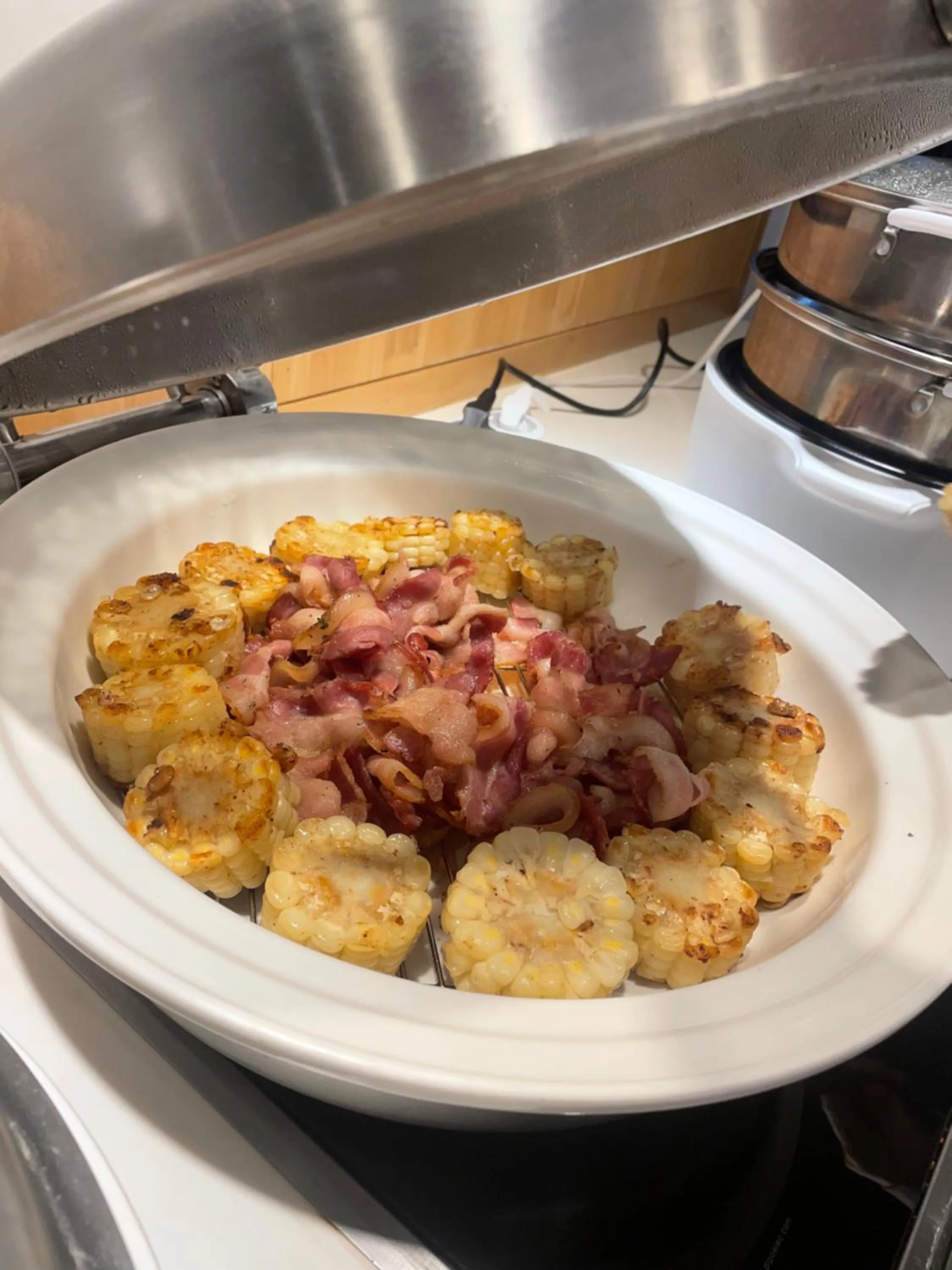 Restaurant/places to eat in JB Plus Hotel