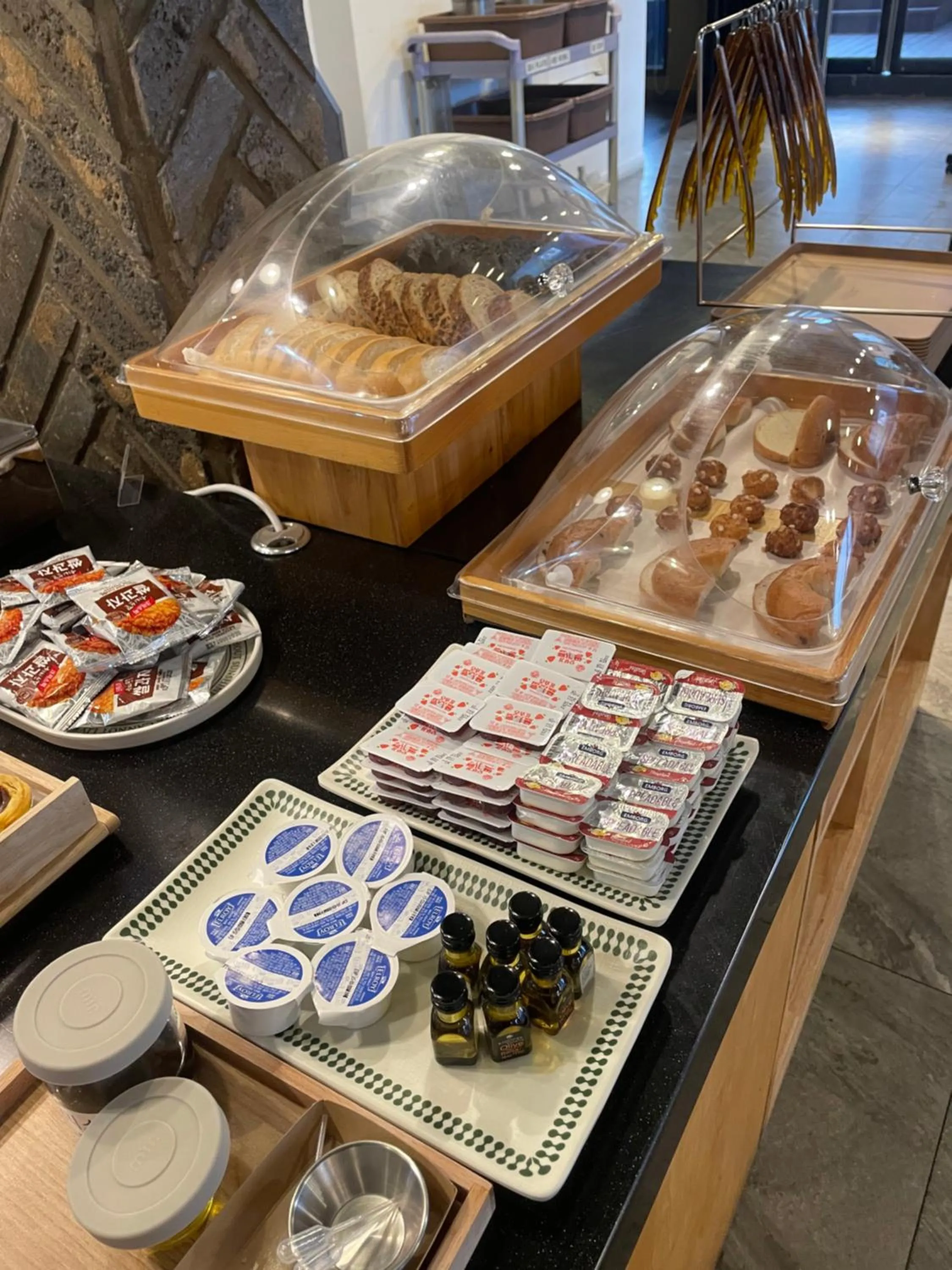 Restaurant/places to eat in JB Plus Hotel