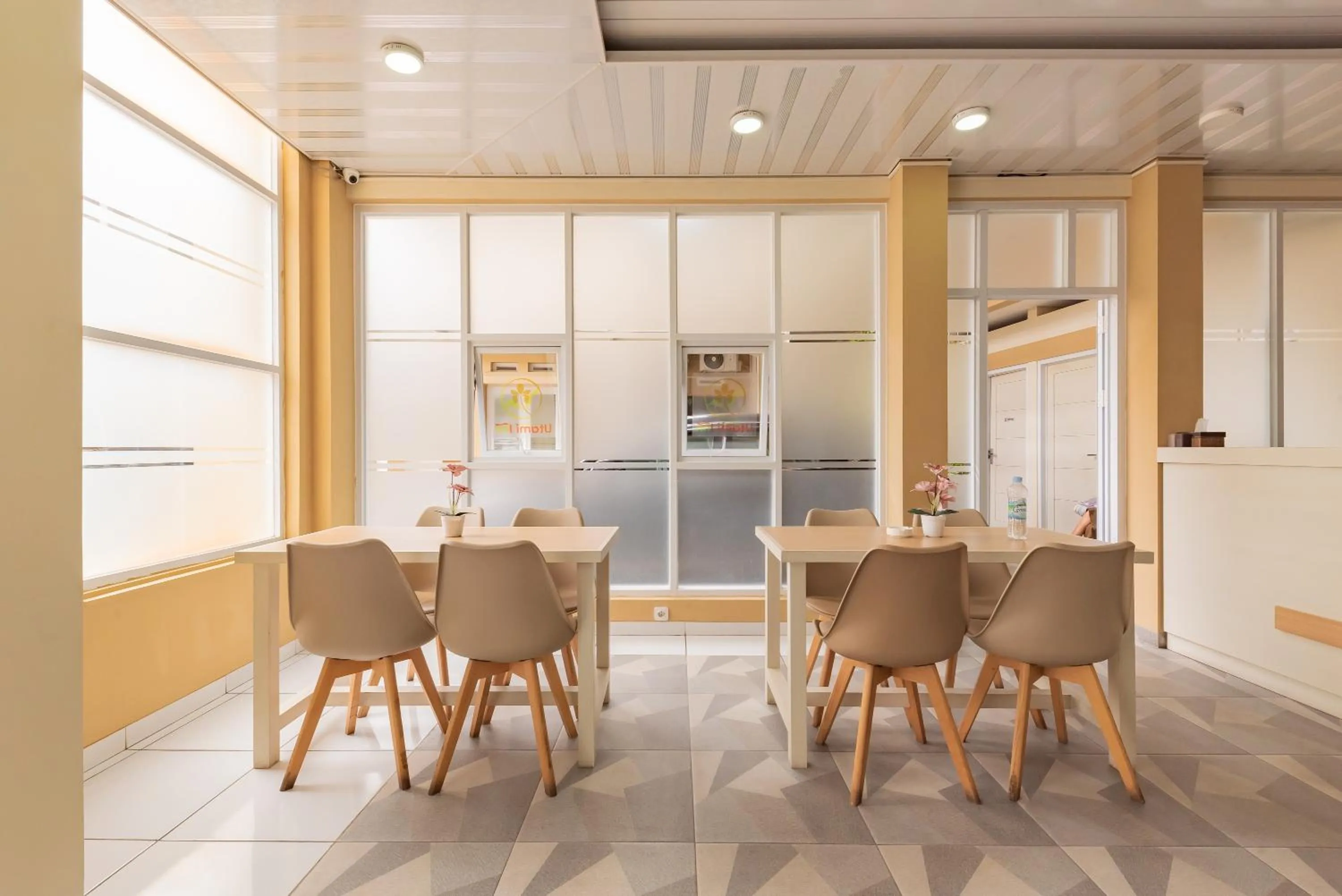 Lobby or reception in Urbanview Syariah Utami Inn Garut by RedDoorz