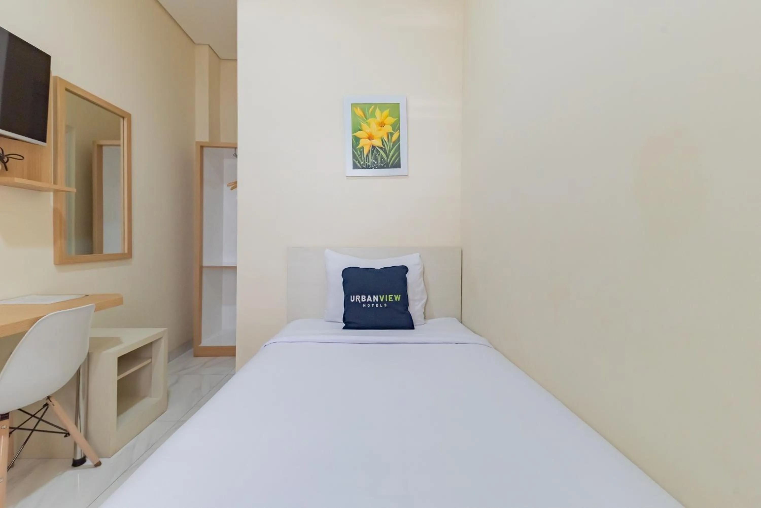 Bedroom, Bed in Urbanview Syariah Utami Inn Garut by RedDoorz