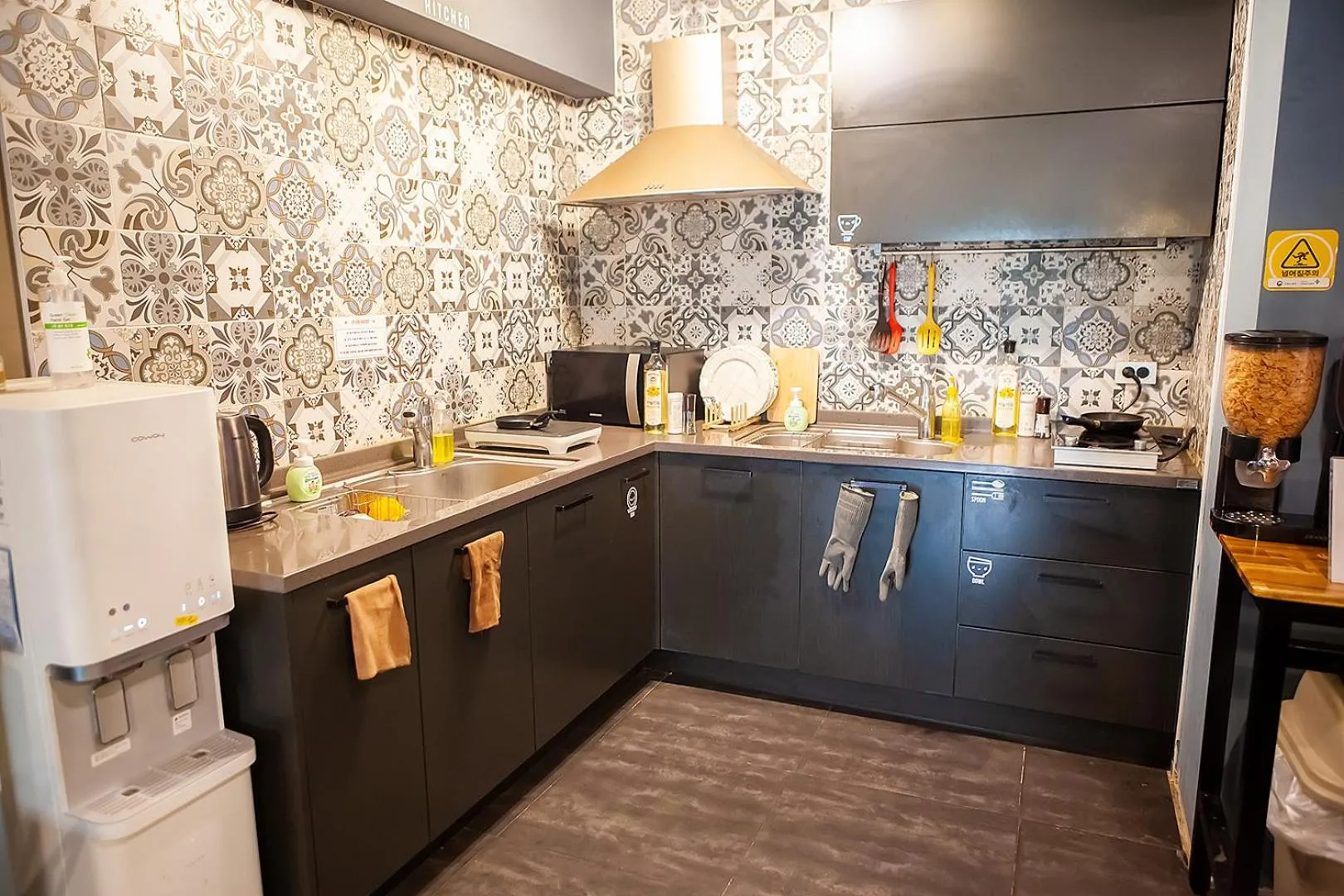 Kitchen or kitchenette in Hostel Mihojae Busan