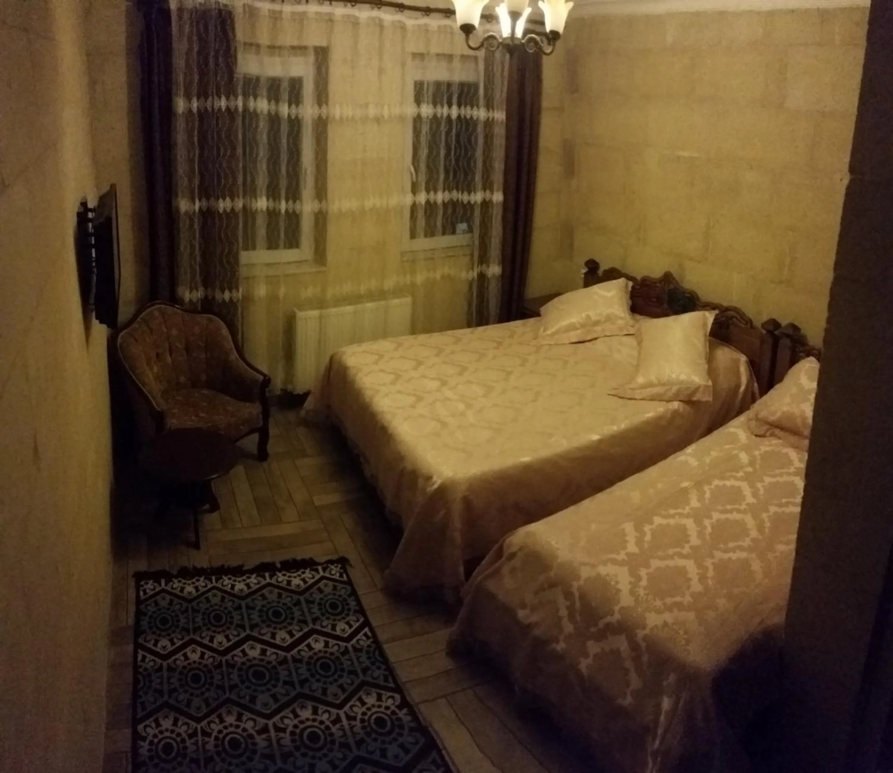 Photo of the whole room in Emre's Stone House