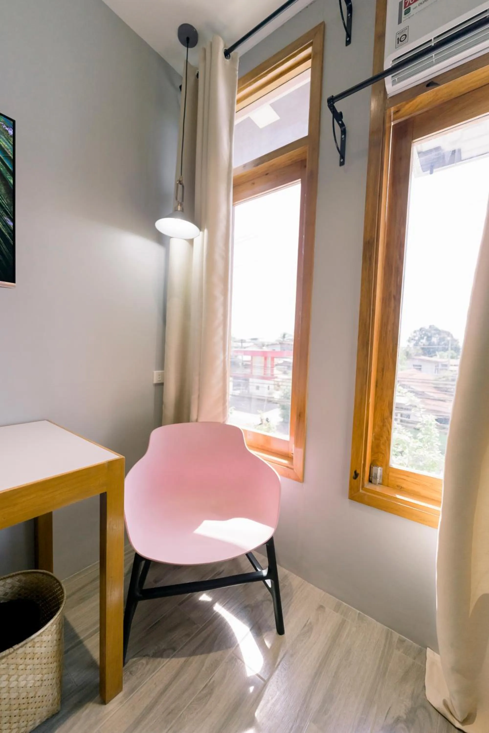 Seating area in Madonna Hometel and Suites New Pandan