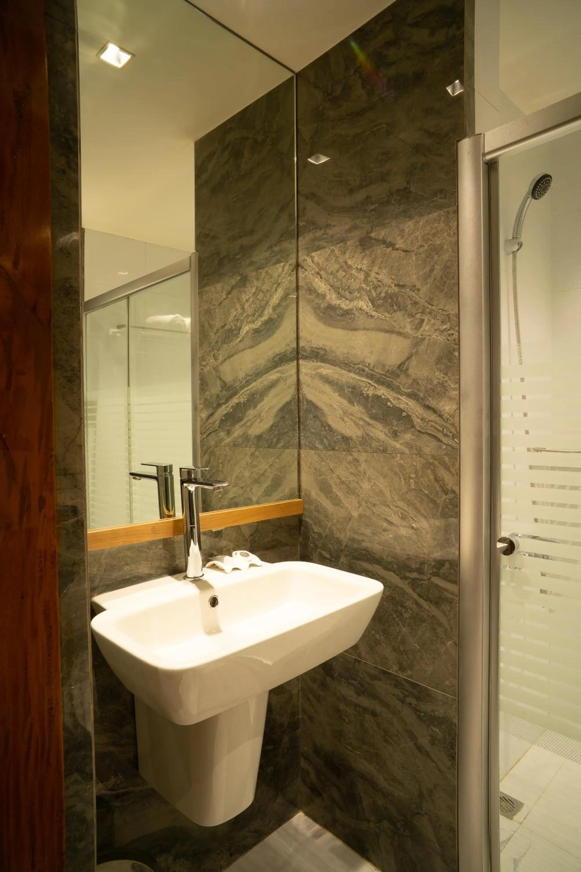 Shower in Madonna Hometel and Suites New Pandan