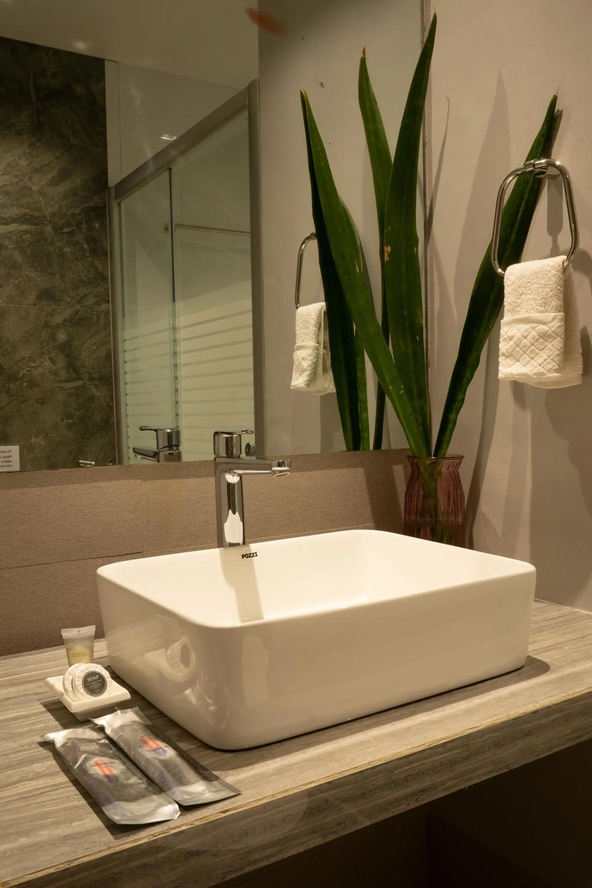 Bathroom in Madonna Hometel and Suites New Pandan