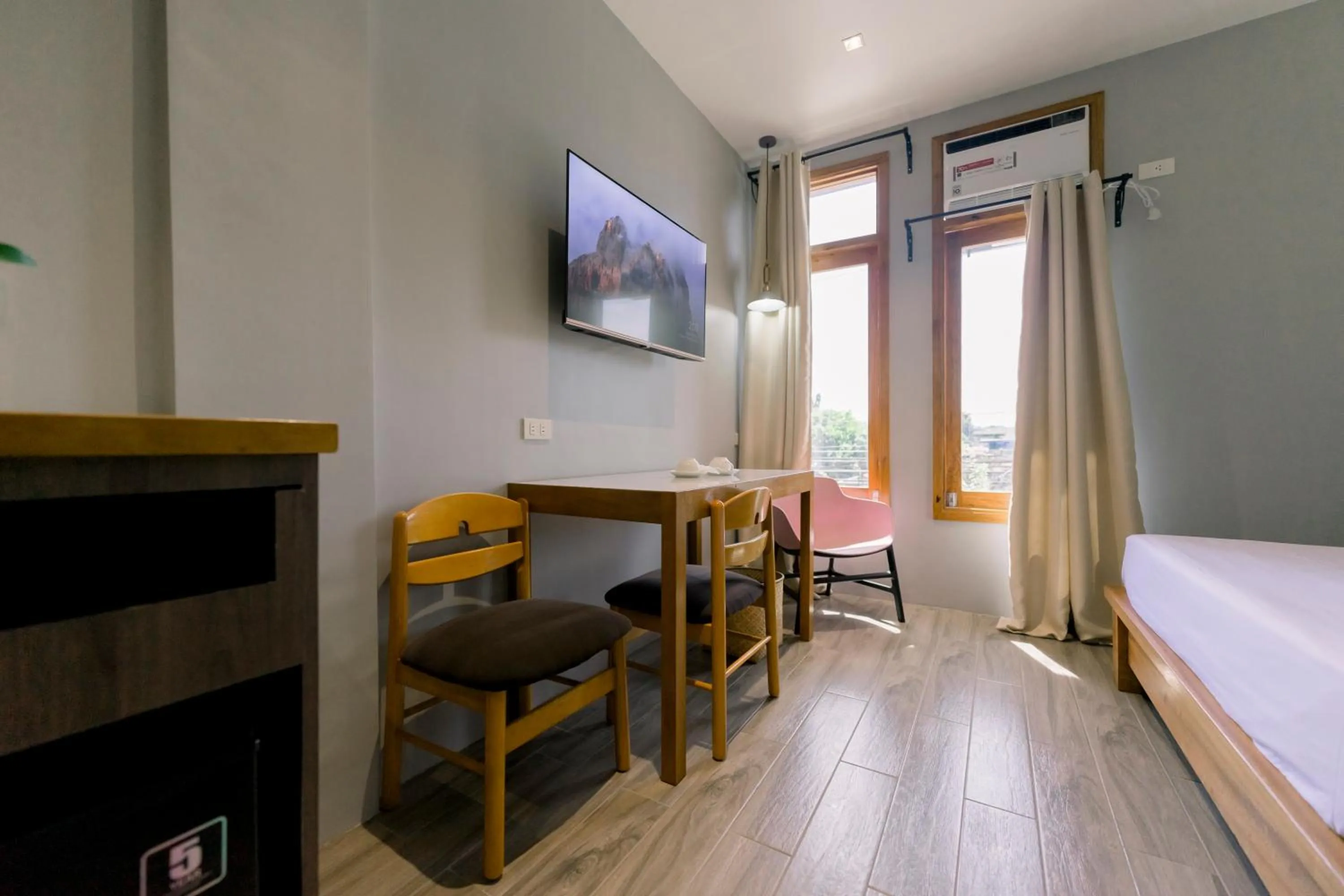 TV and multimedia, Bed in Madonna Hometel and Suites New Pandan