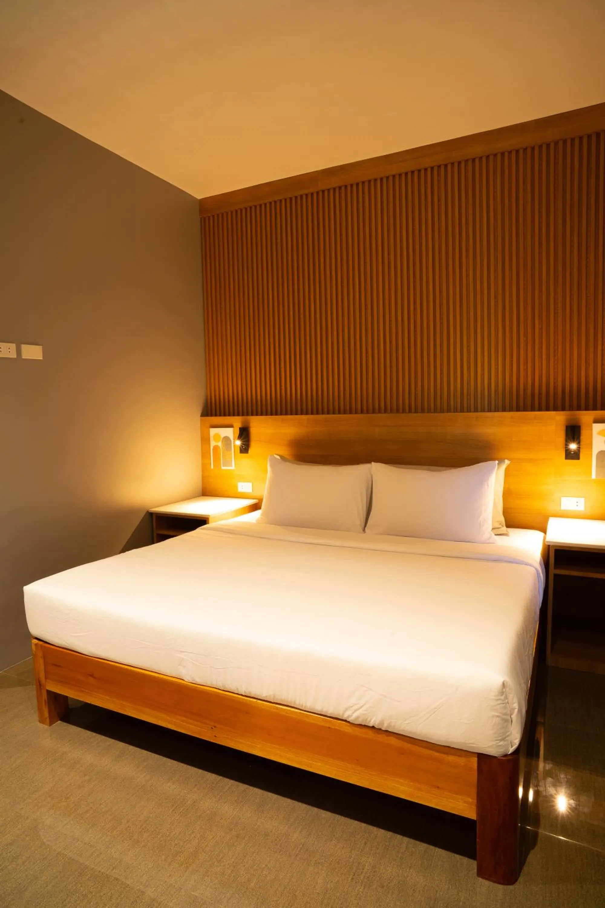 Bed in Madonna Hometel and Suites New Pandan