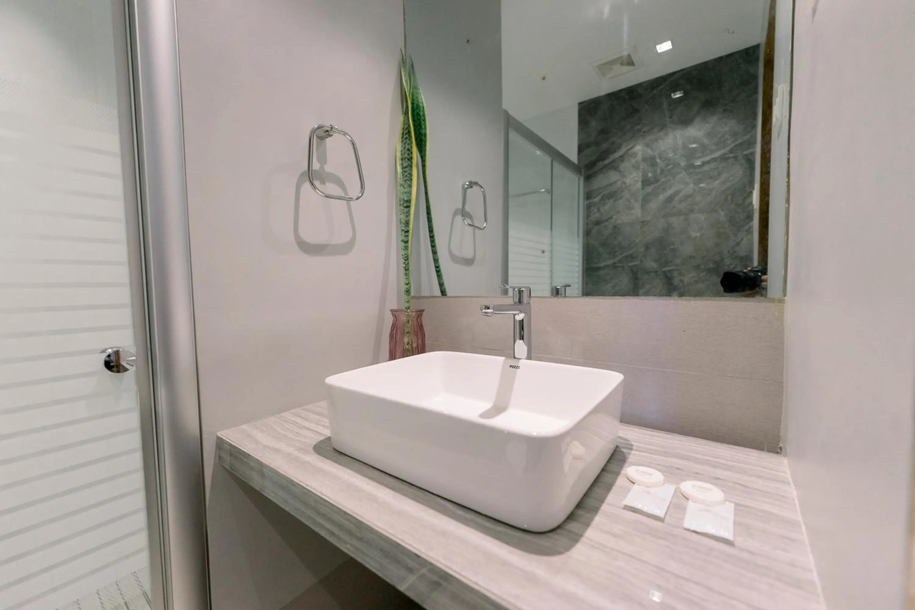 Bathroom in Madonna Hometel and Suites New Pandan