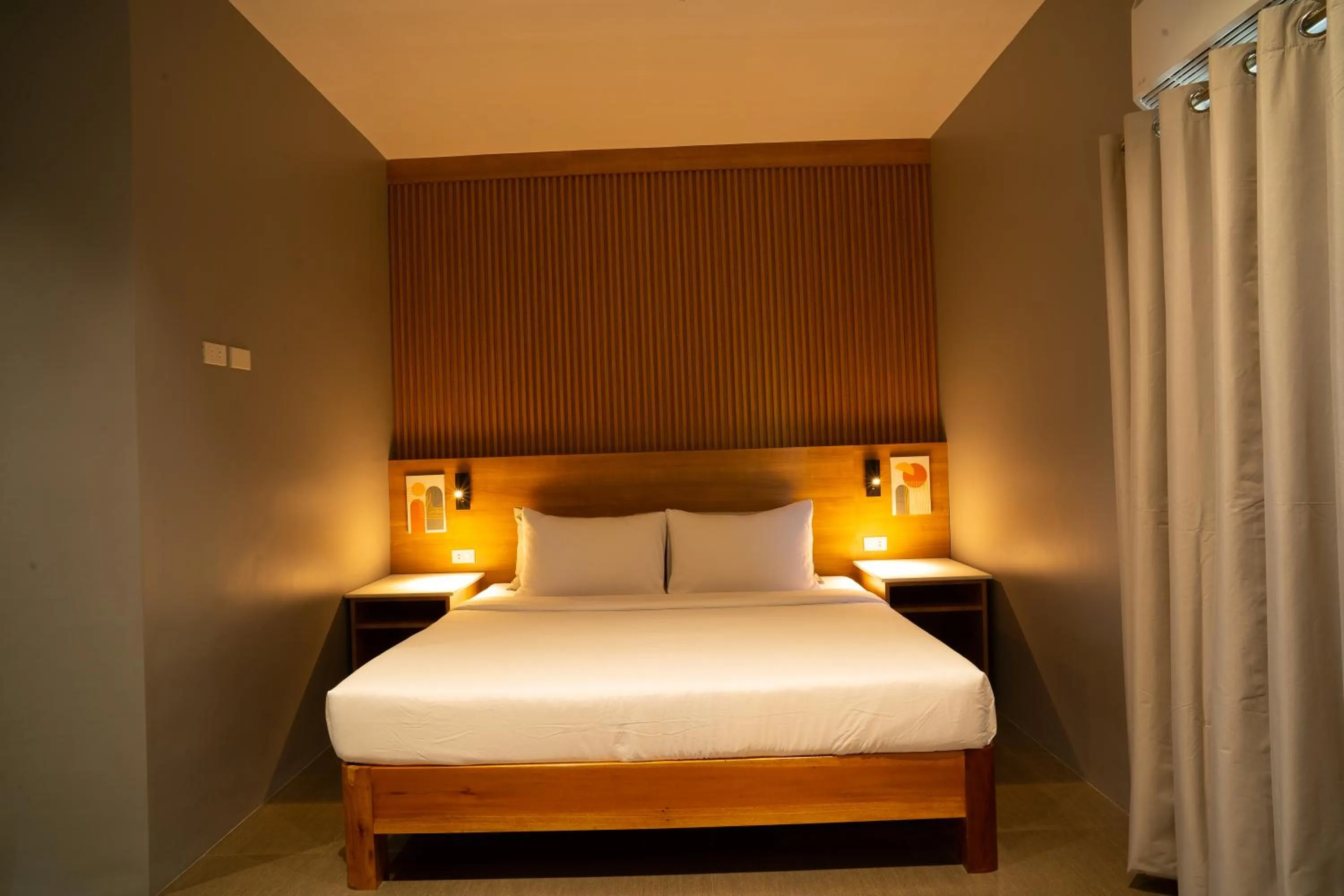 Bed in Madonna Hometel and Suites New Pandan