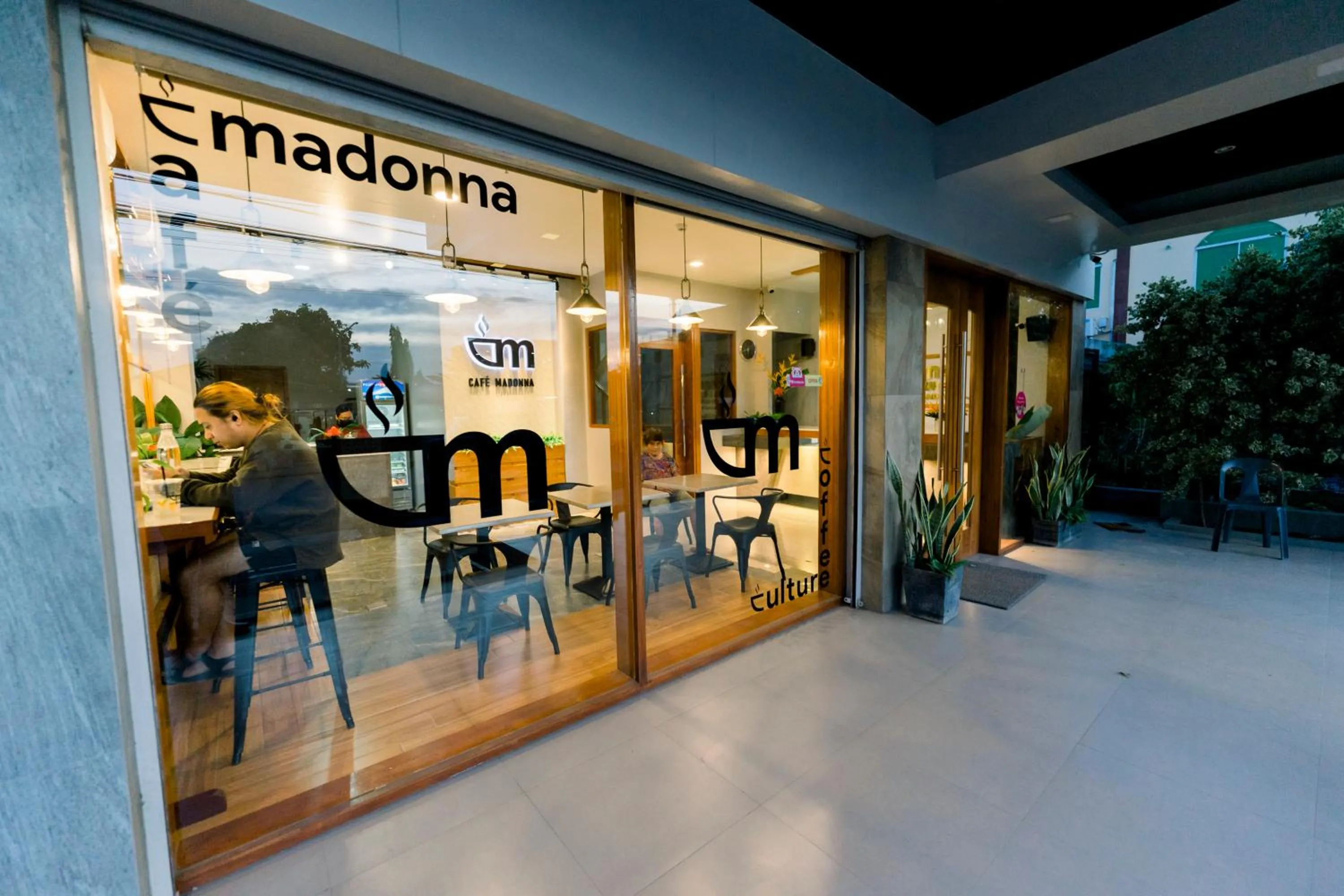 Property building in Madonna Hometel and Suites New Pandan