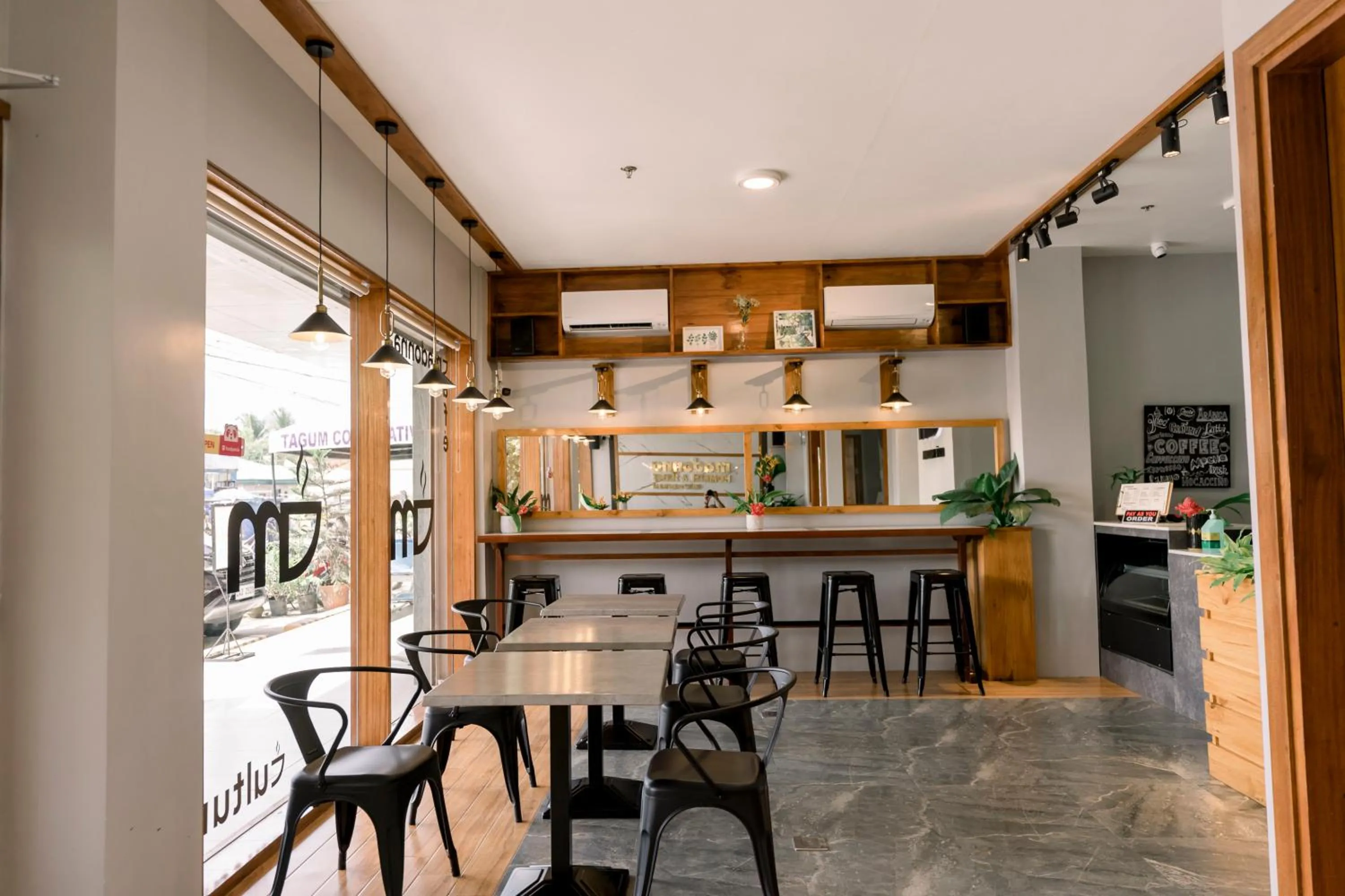 Restaurant/places to eat in Madonna Hometel and Suites New Pandan