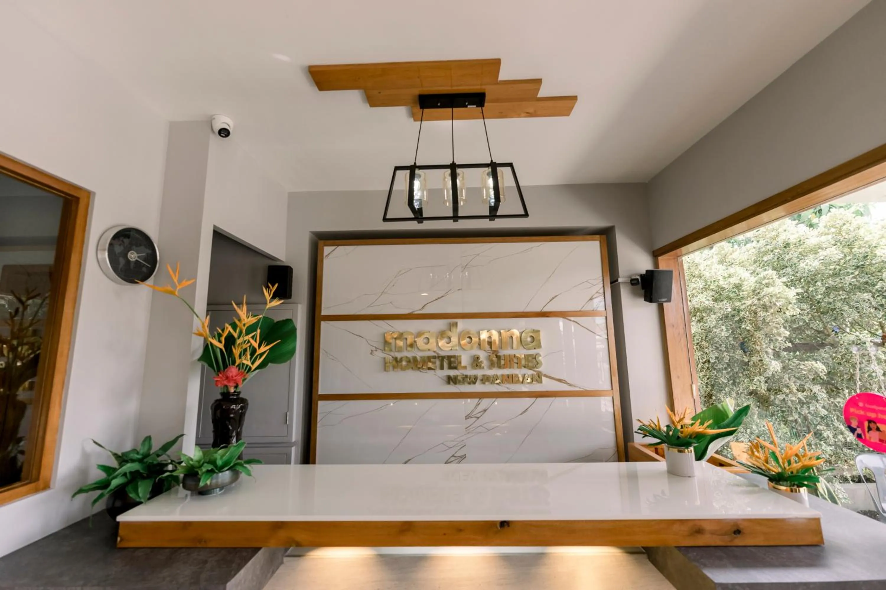 Facade/entrance, Bed in Madonna Hometel and Suites New Pandan
