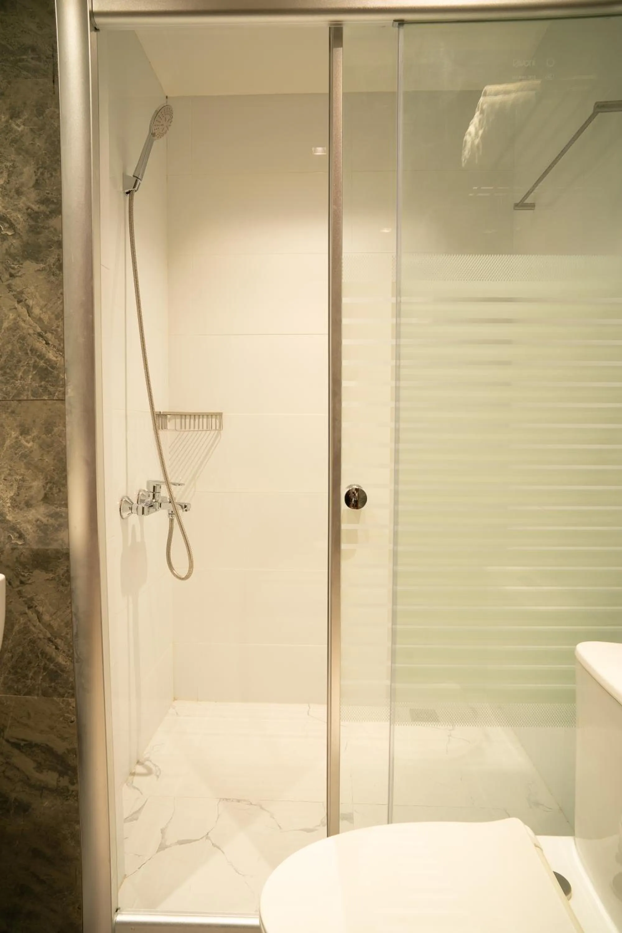 Shower in Madonna Hometel and Suites New Pandan