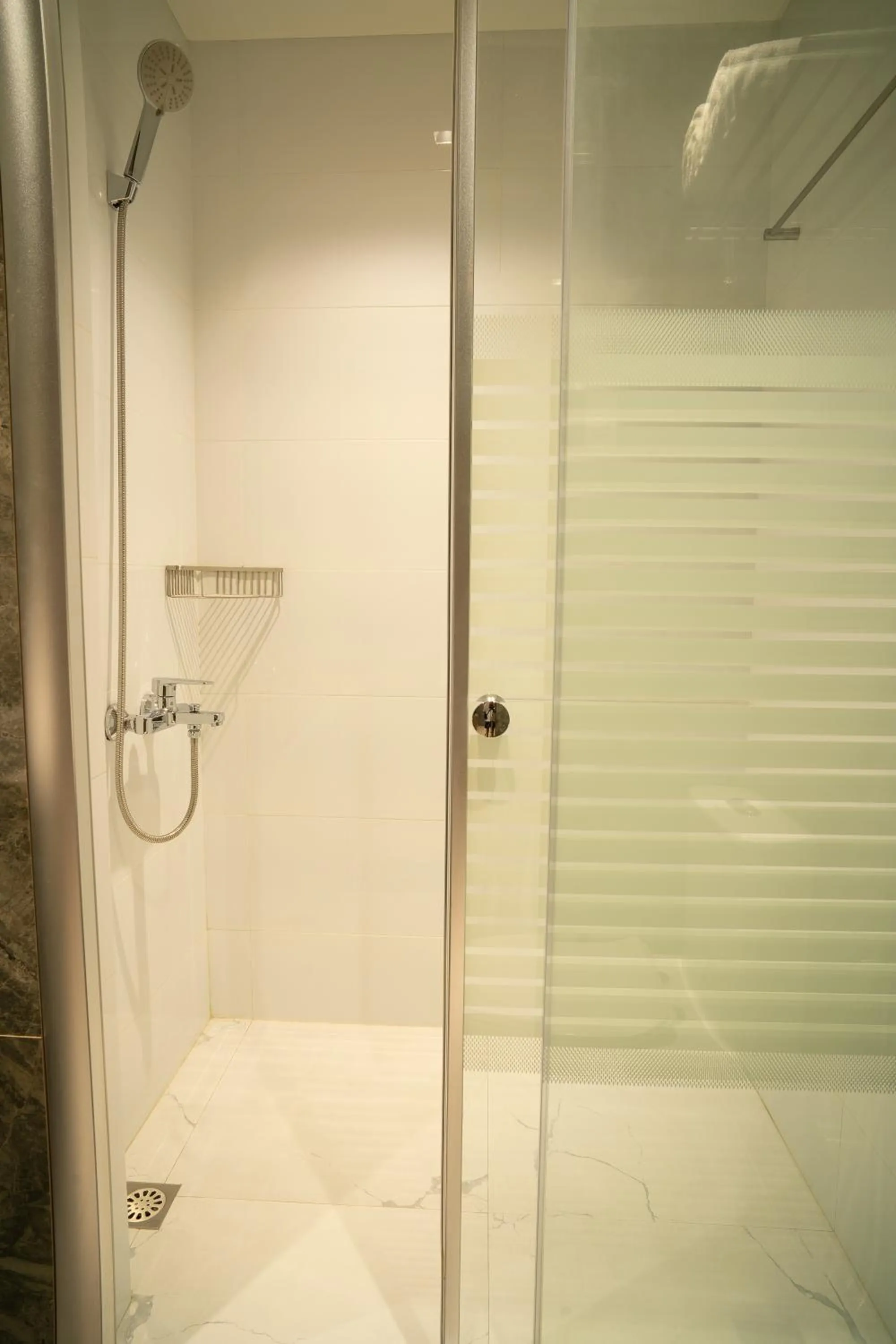 Shower in Madonna Hometel and Suites New Pandan