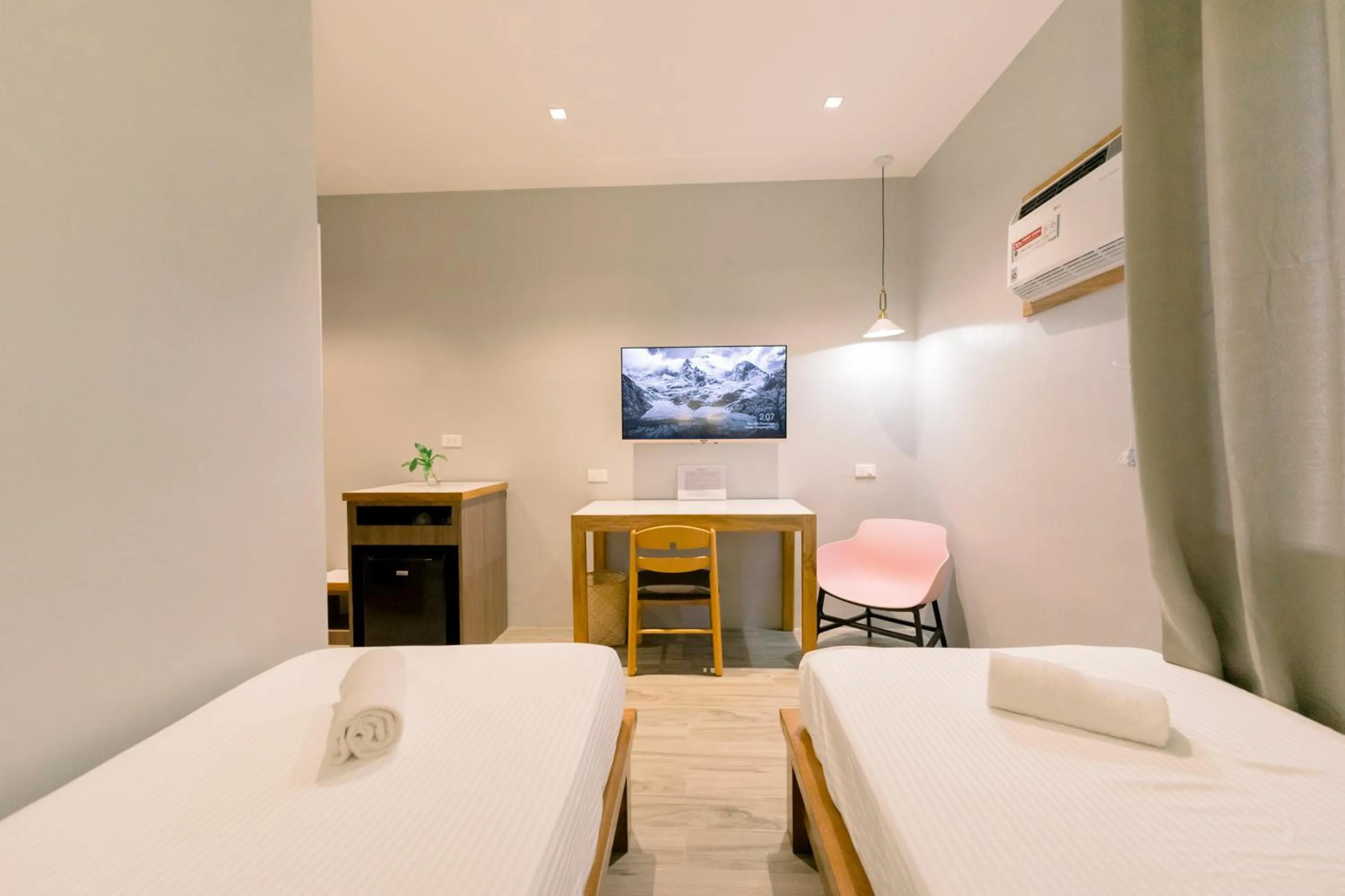 TV and multimedia, Bed in Madonna Hometel and Suites New Pandan