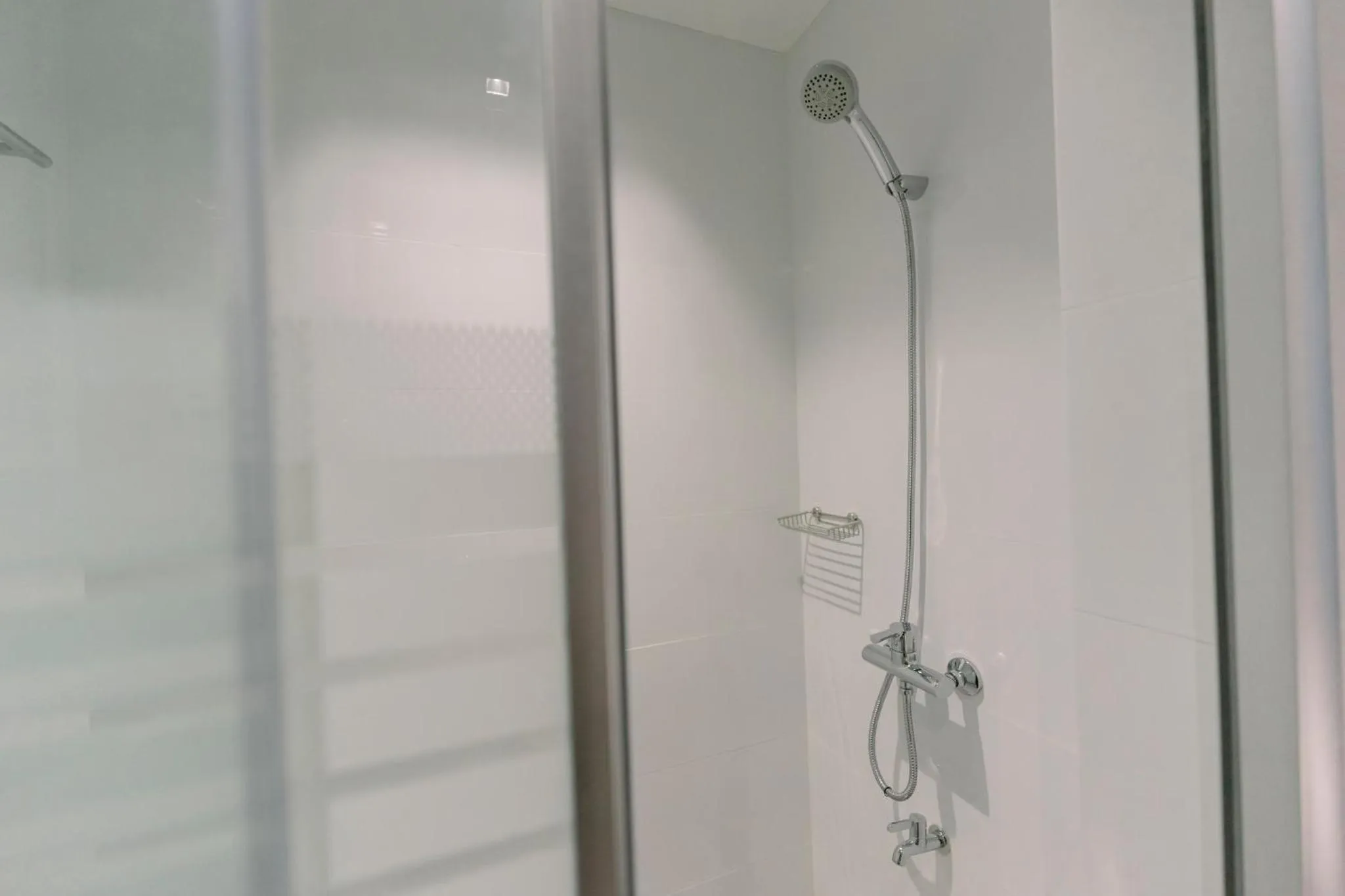 Shower in Madonna Hometel and Suites New Pandan