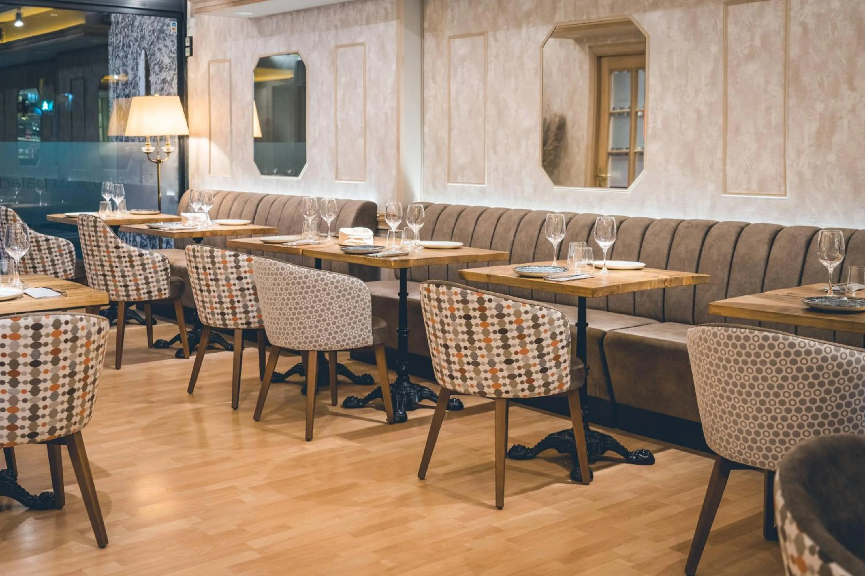 Restaurant/places to eat in Sunotel Junior