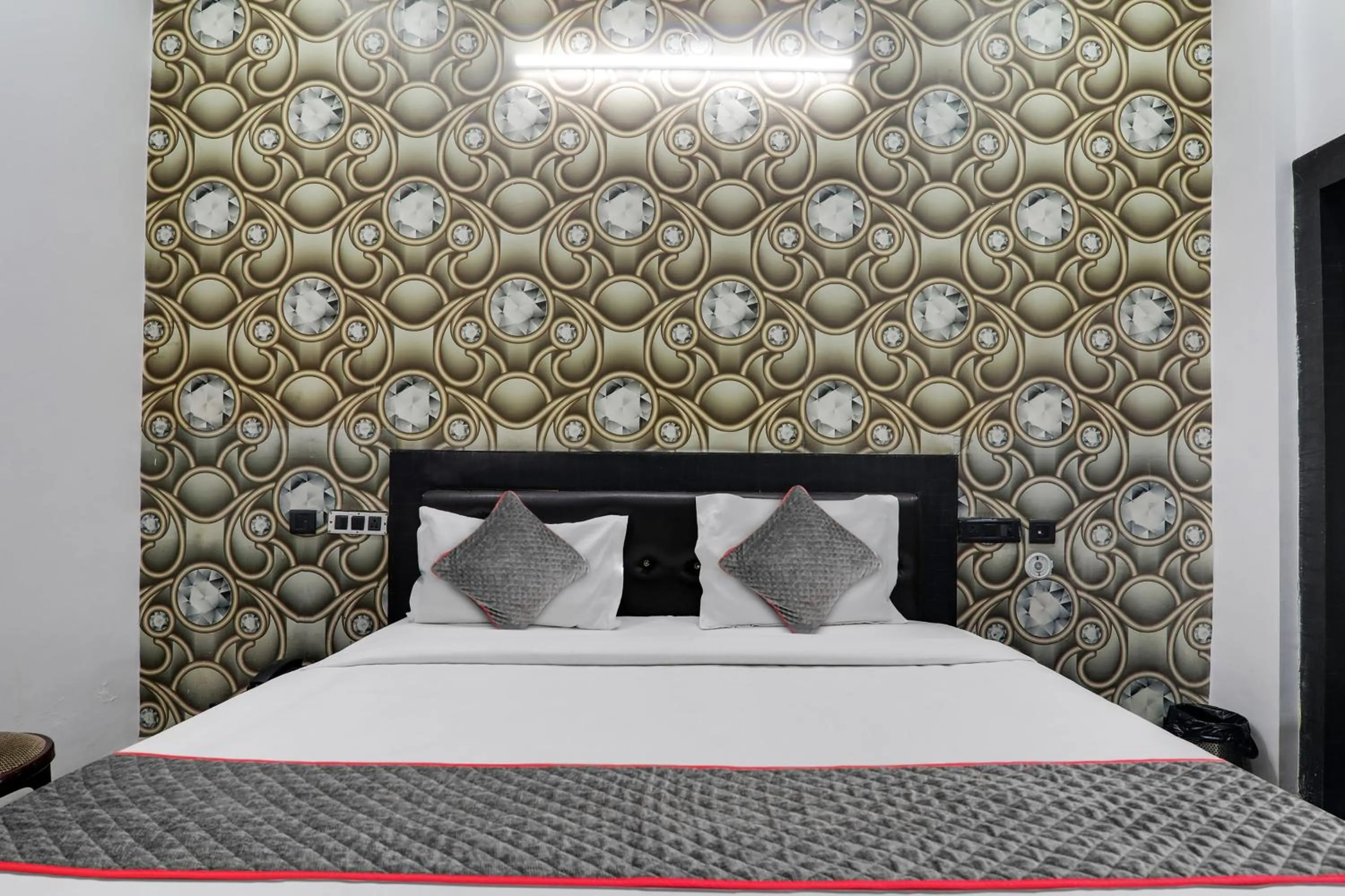 Bedroom, Bed in Super Townhouse Hotel Vaishnavi Inn