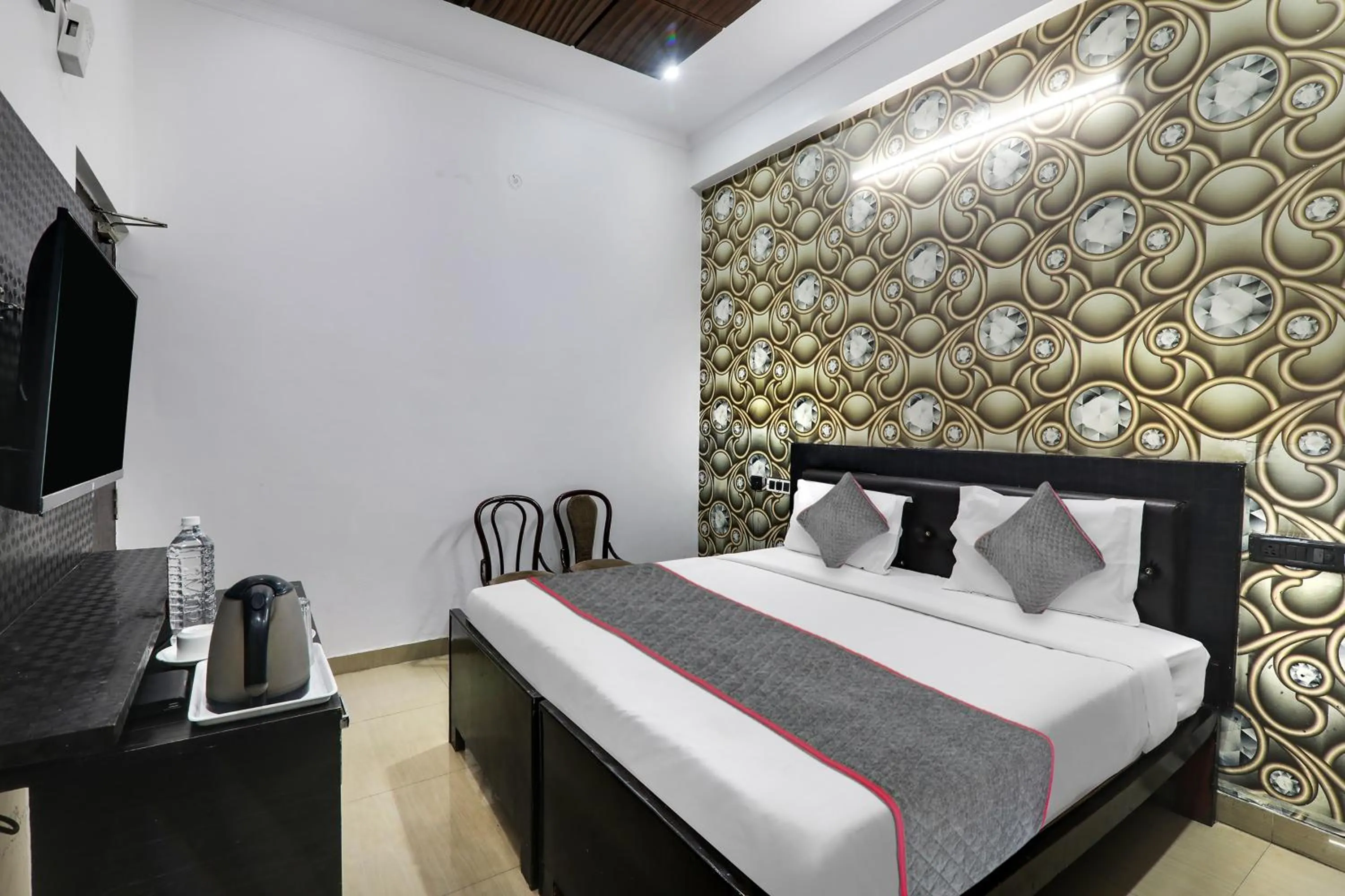 Bedroom, Bed in Super Townhouse Hotel Vaishnavi Inn