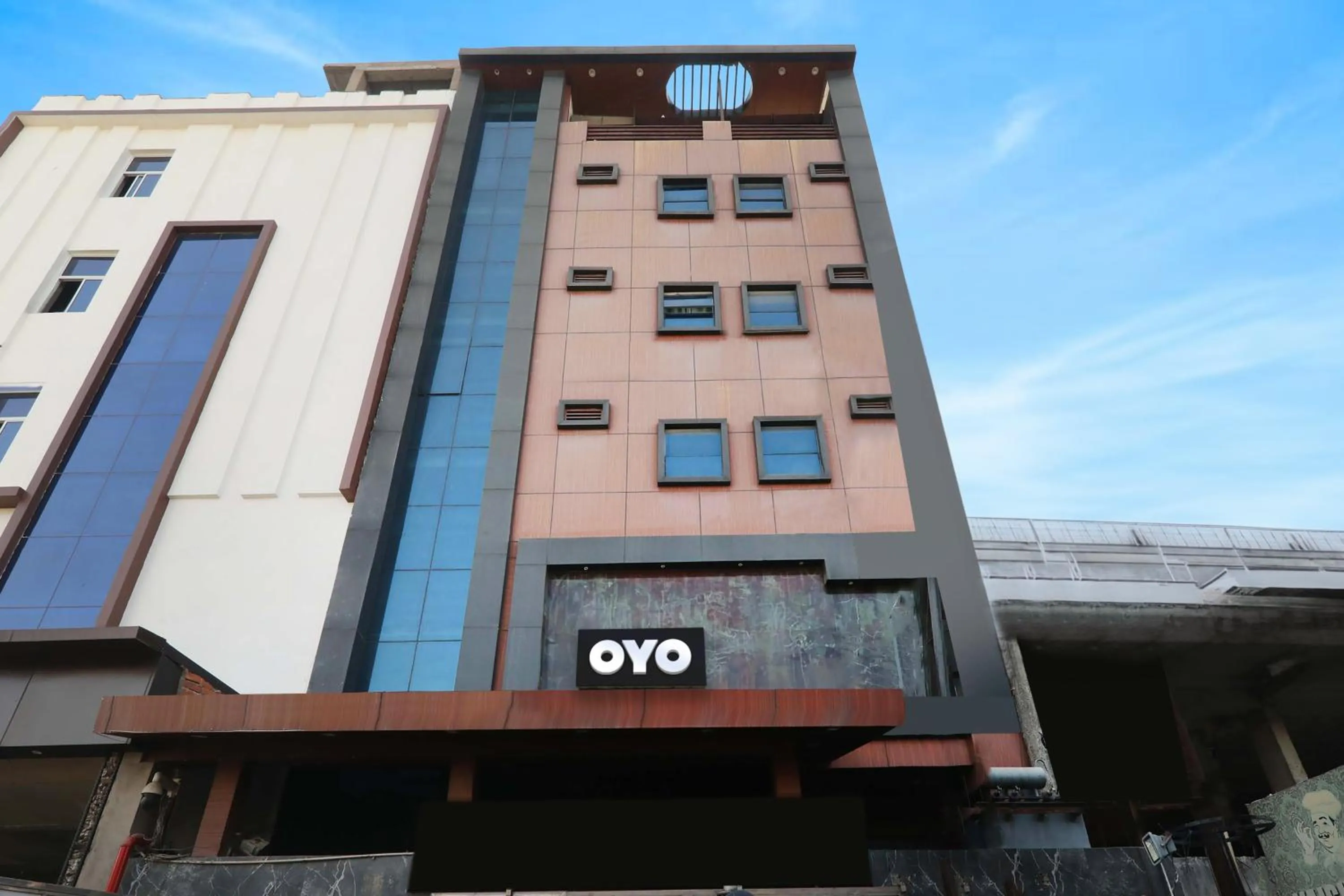 Facade/entrance in Super Townhouse Hotel Vaishnavi Inn