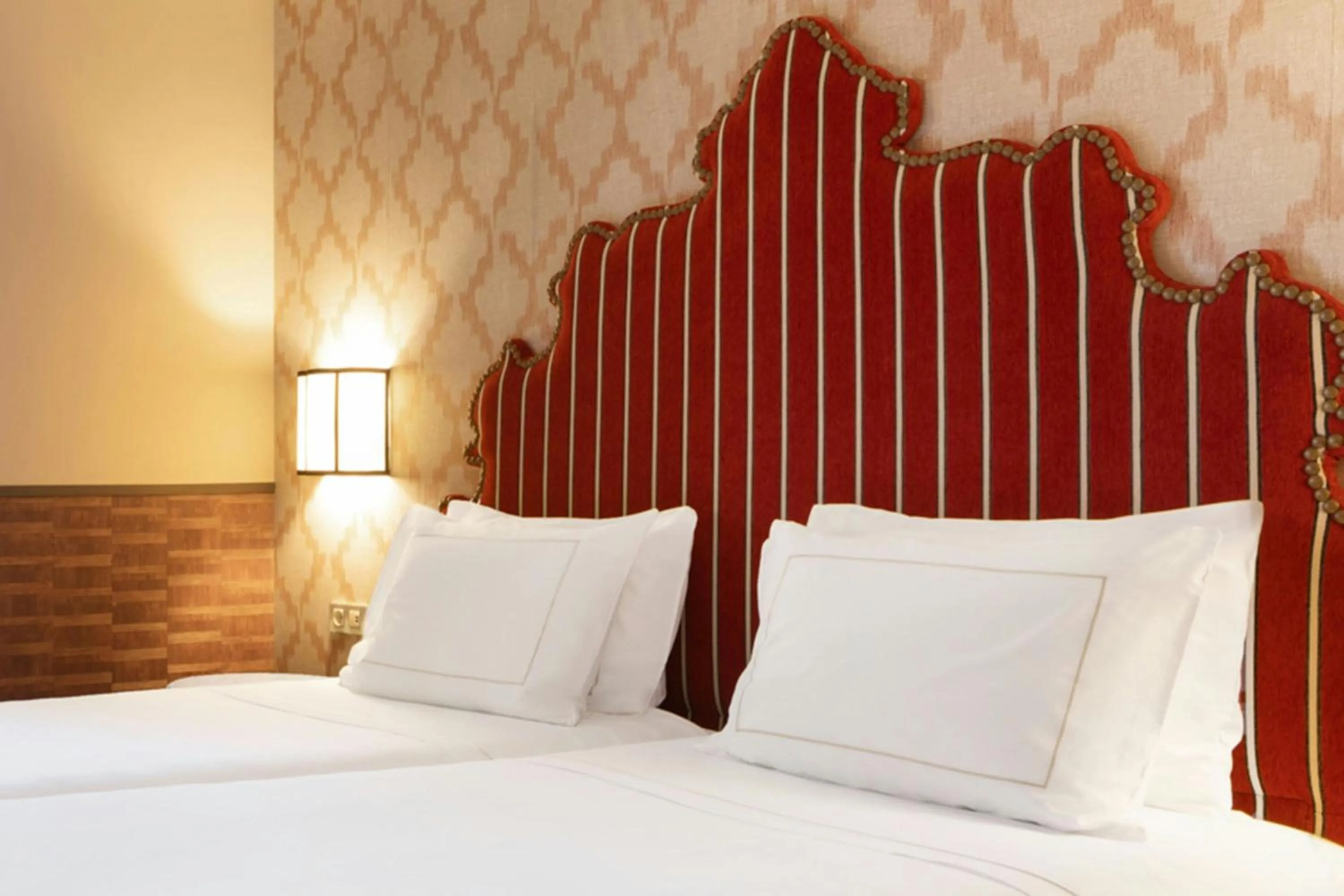 Photo of the whole room, Bed in Hotel Palacio de Santa Paula, Autograph Collection