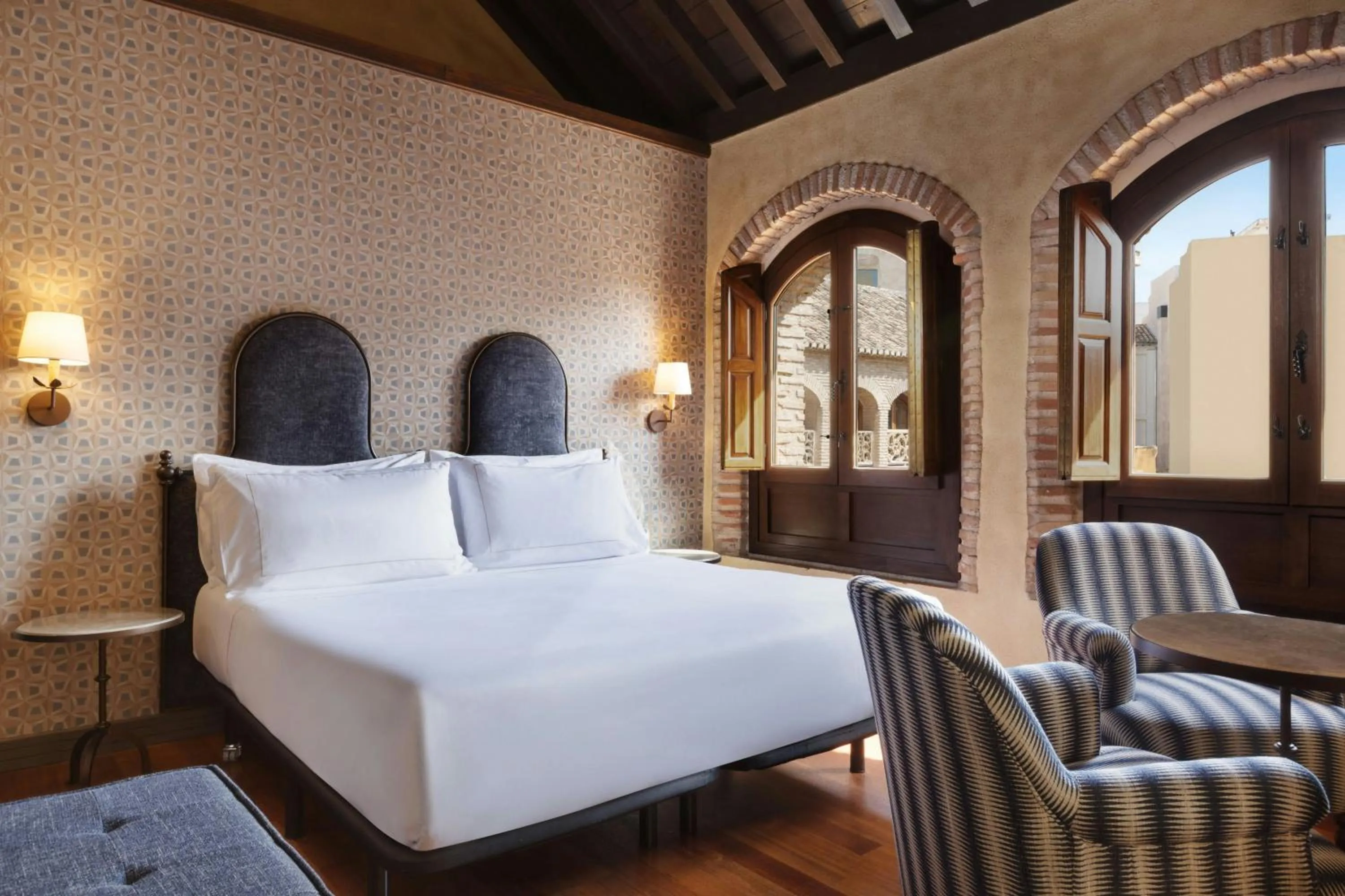 Photo of the whole room, Bed in Hotel Palacio de Santa Paula, Autograph Collection